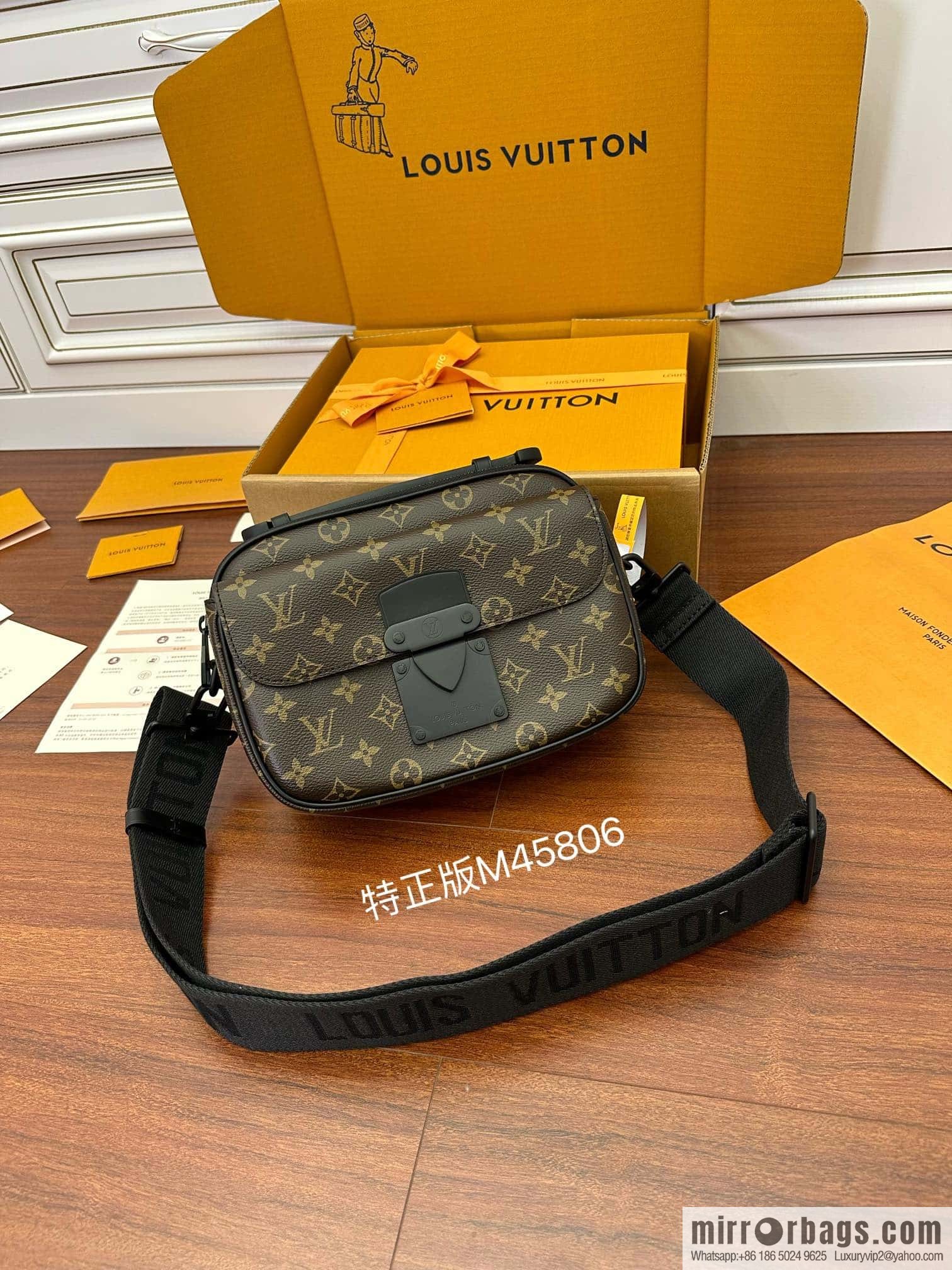 LV M45806 S Lock Messenger
