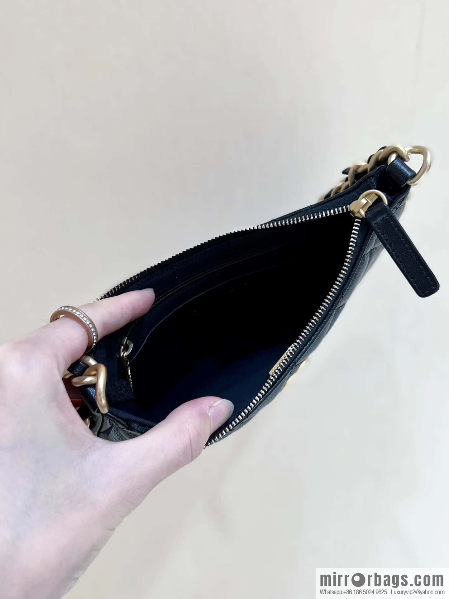 CHANEL 23B autumn and winter trailer series hobo armpit bag AS4378