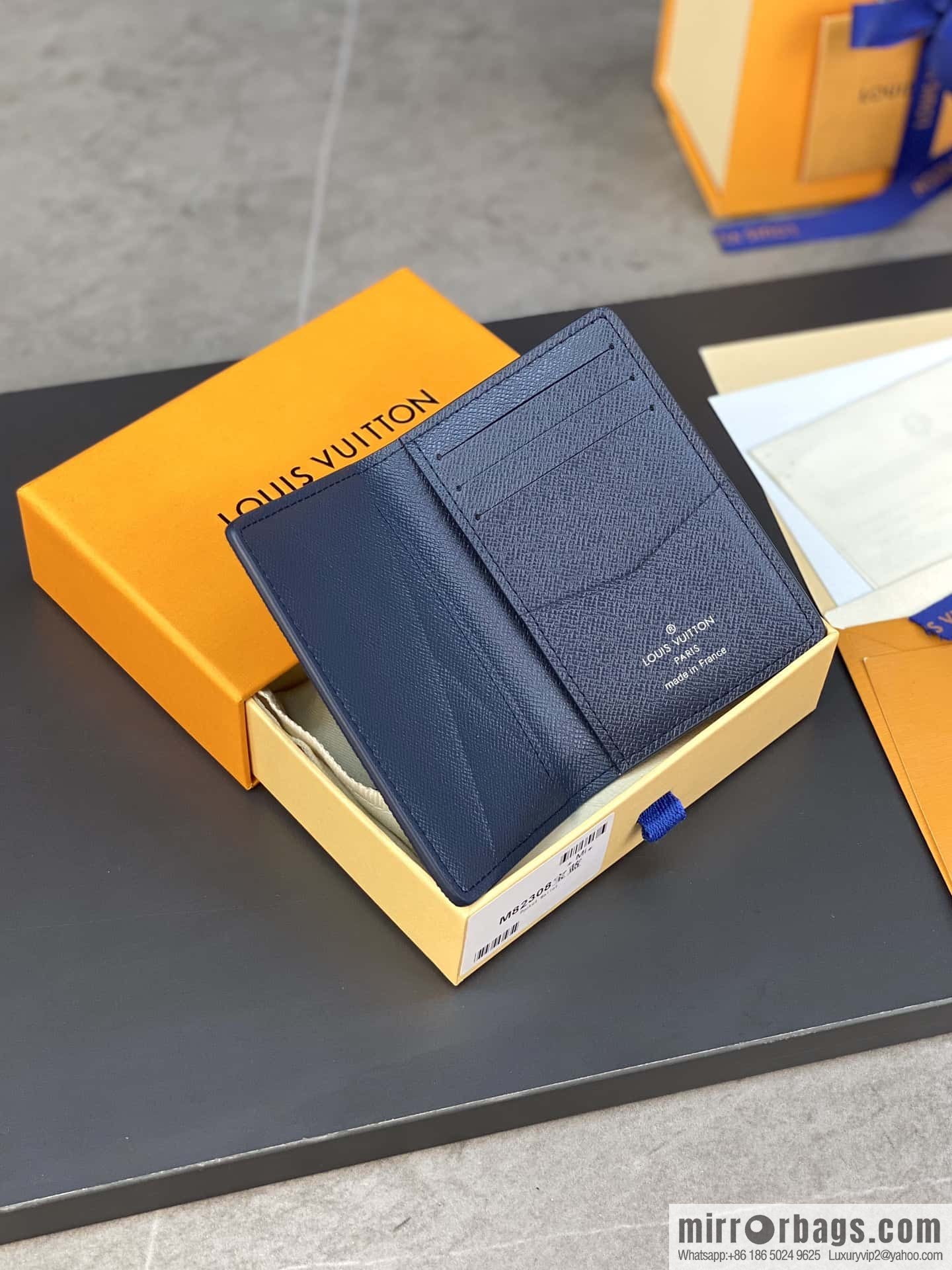 LV M82308 Pocket Organizer