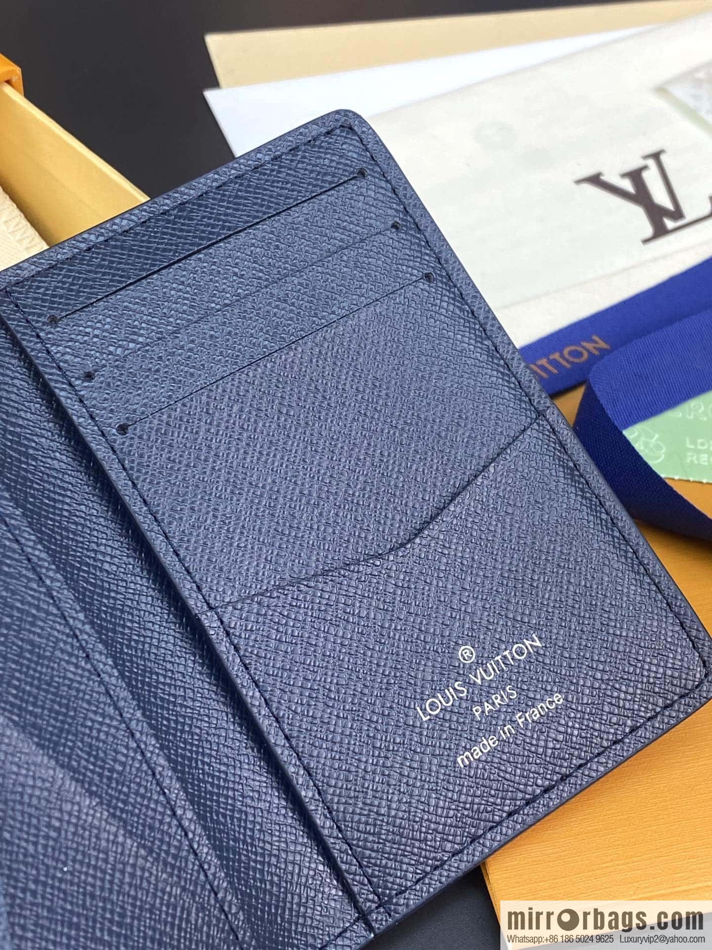 LV M82308 Pocket Organizer