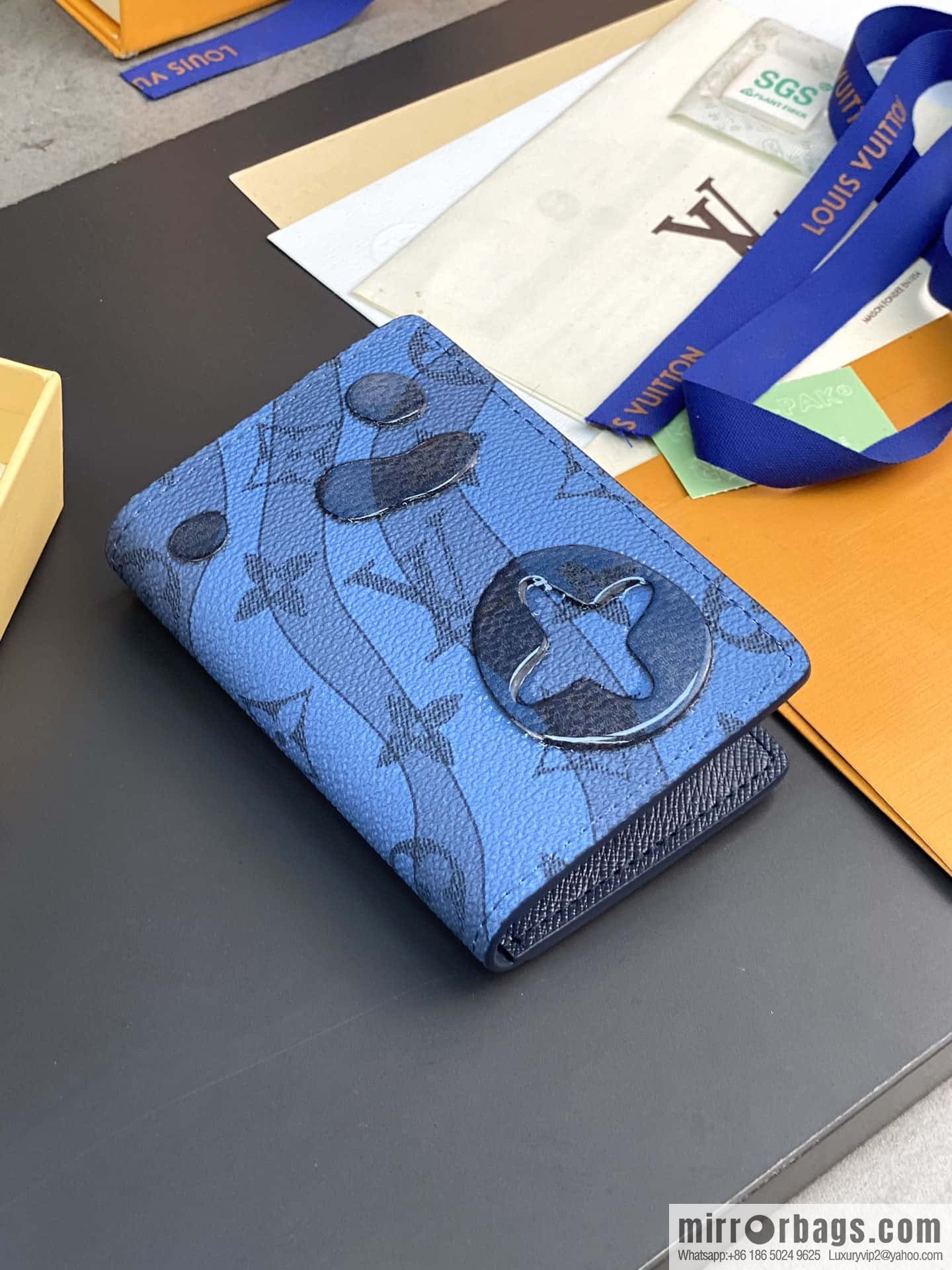 LV M82308 Pocket Organizer