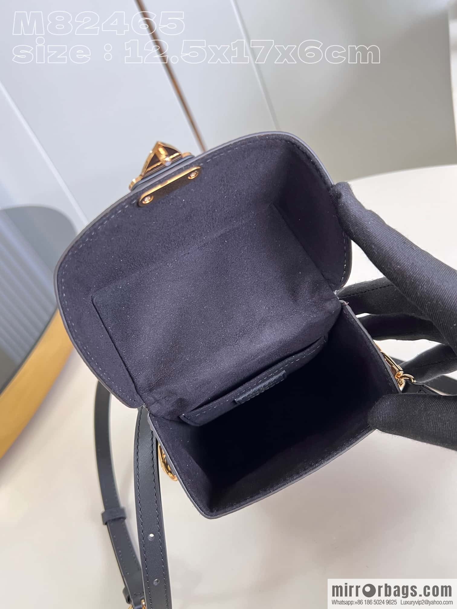 LV M82465 Camera Box