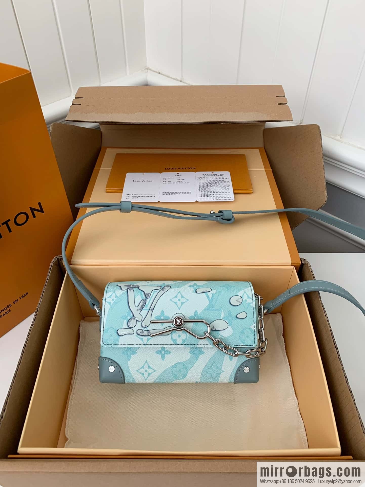 LV M22637 Steamer Wearable Wallet