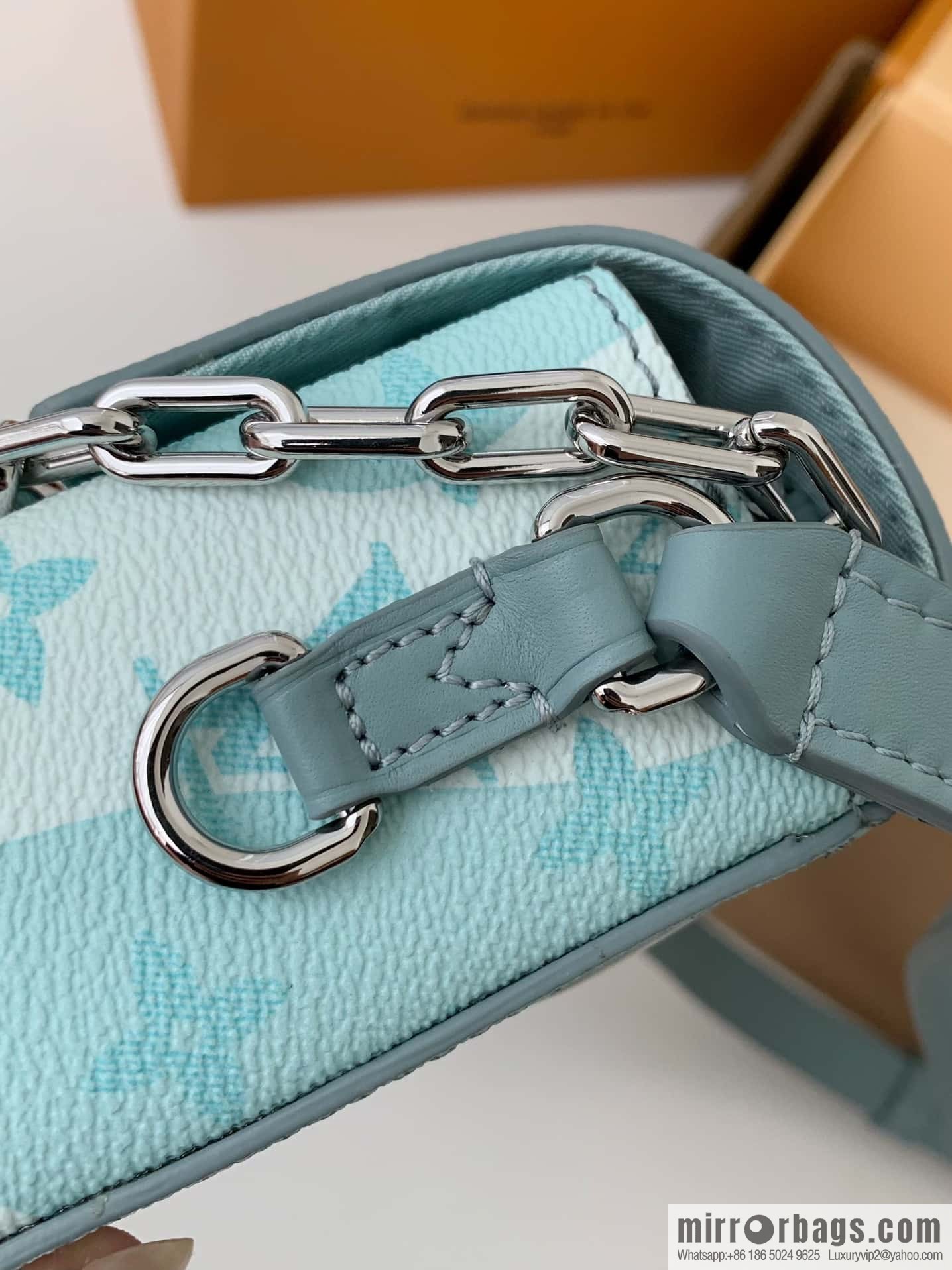 LV M22637 Steamer Wearable Wallet