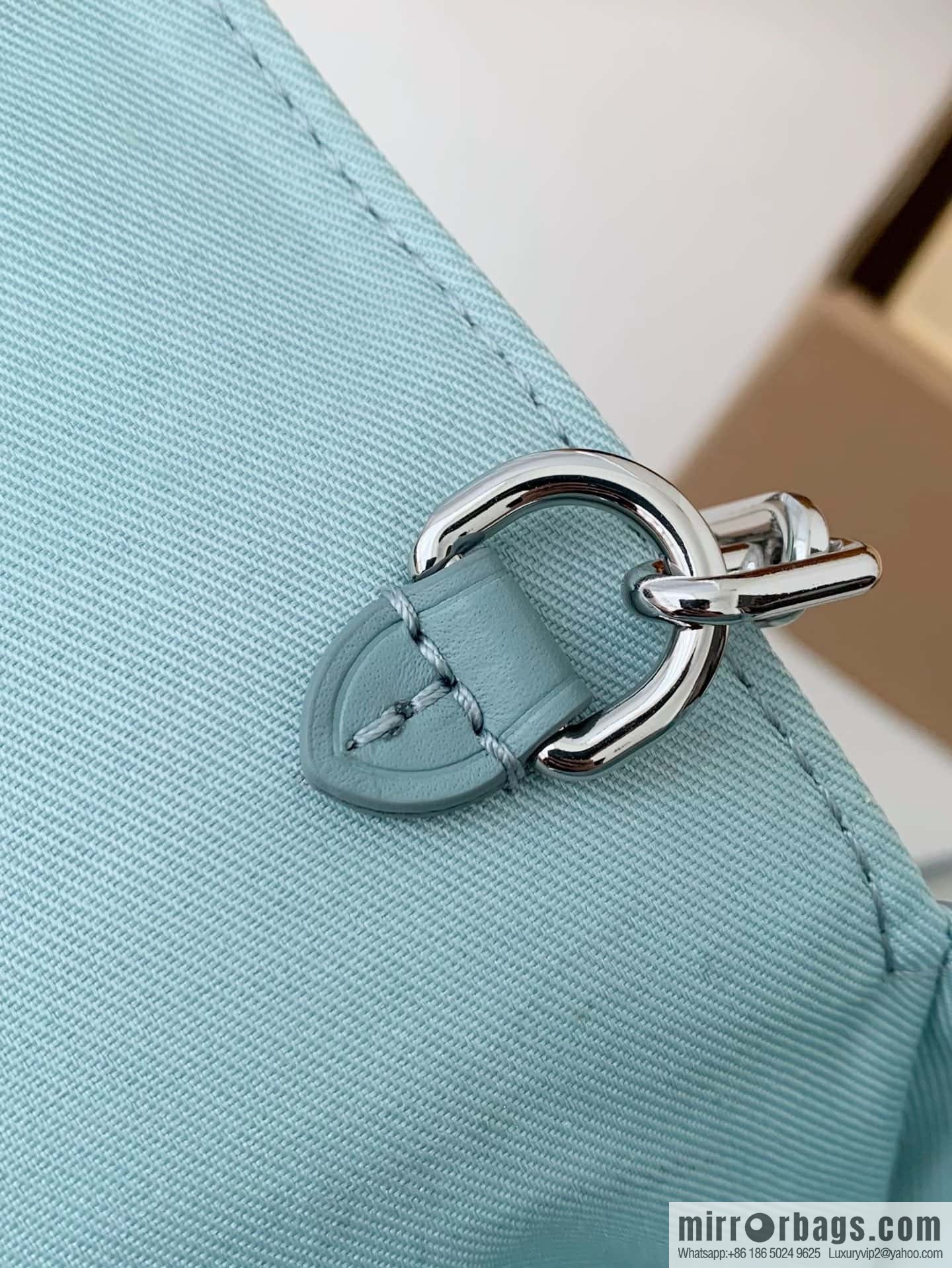 LV M22637 Steamer Wearable Wallet