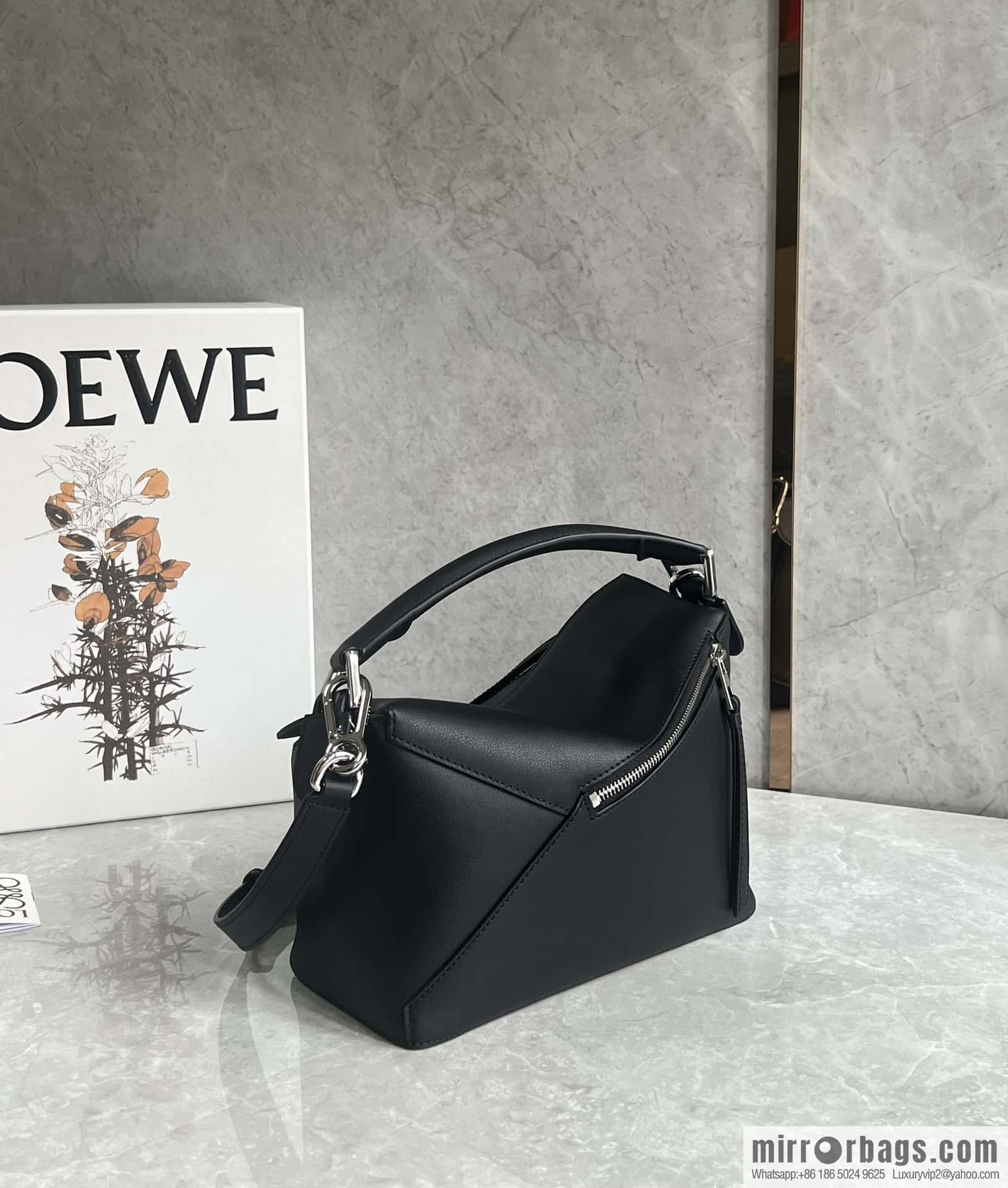 LOEWE Puzzle 24CM bag leather small geometric bag 0681 black