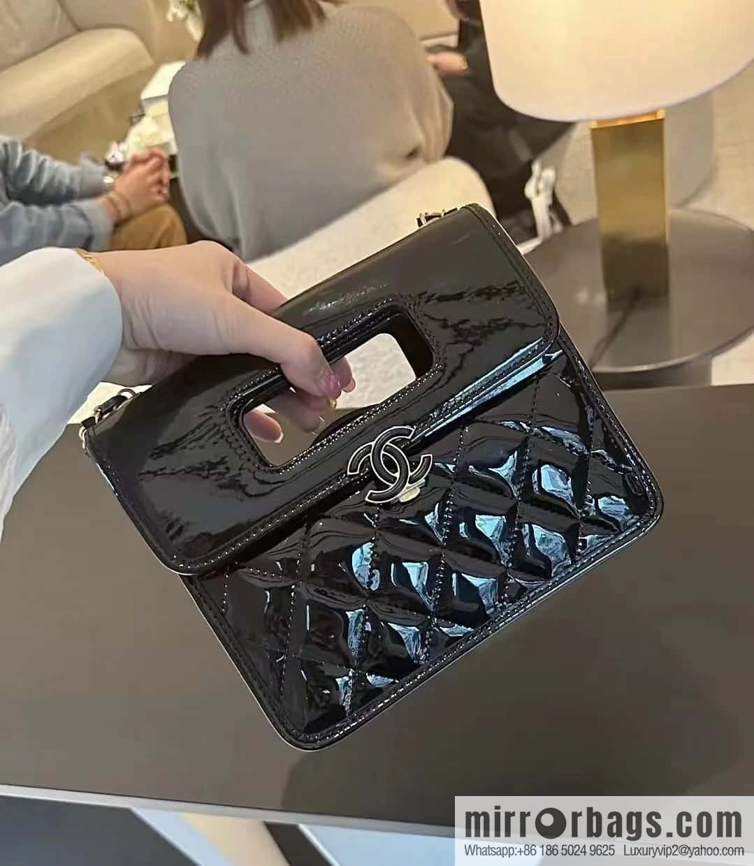 CHANEL 23S spring and summer series patent leather envelope bag AS4025
