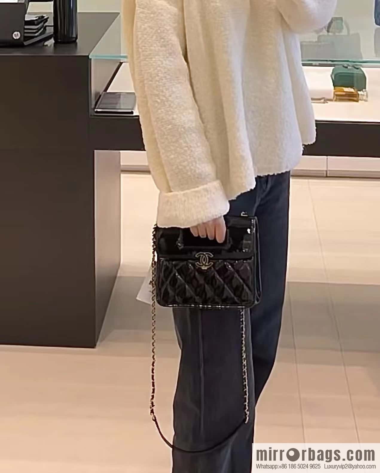 CHANEL 23S spring and summer series patent leather envelope bag AS4025