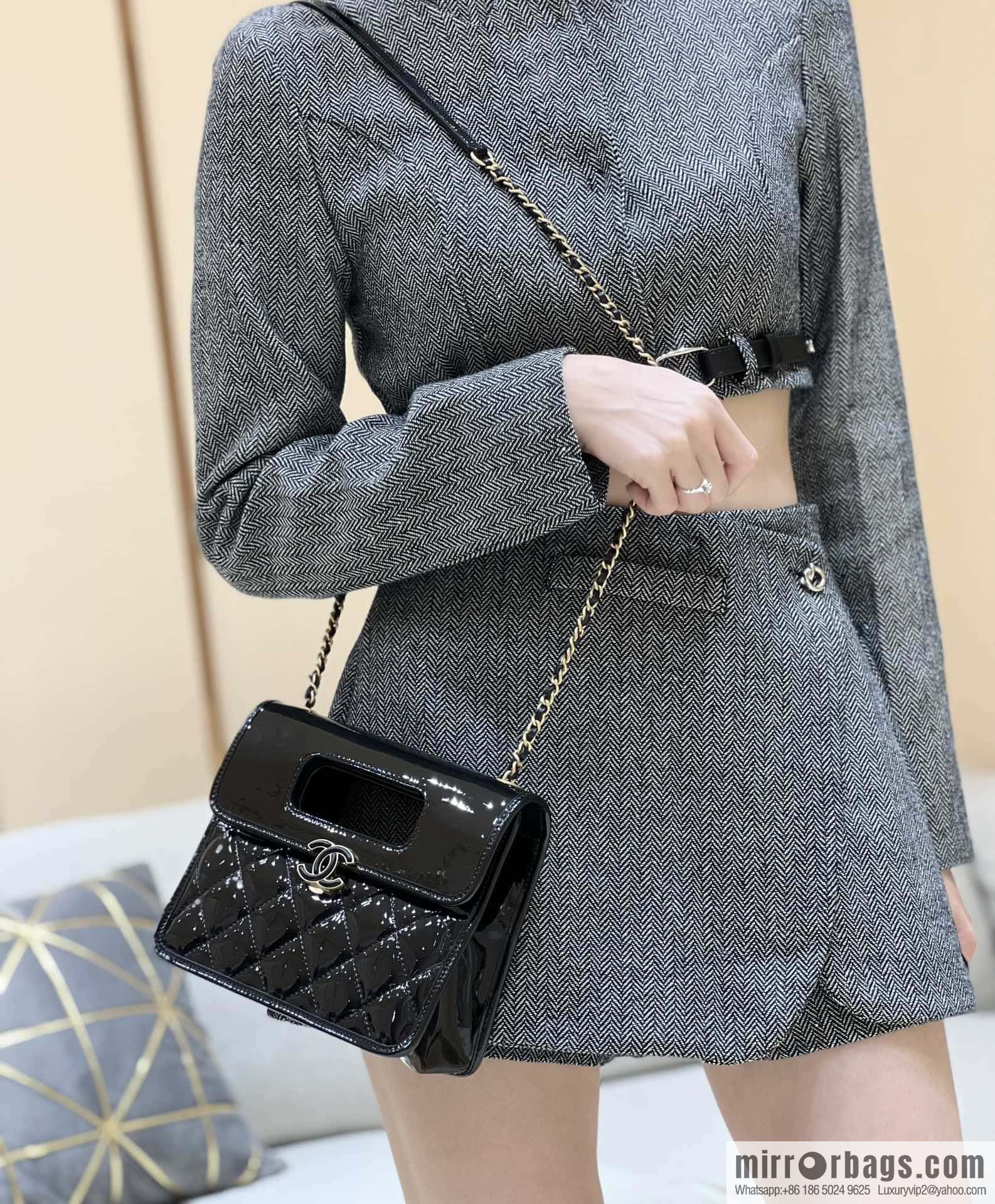 CHANEL 23S spring and summer series patent leather envelope bag AS4025