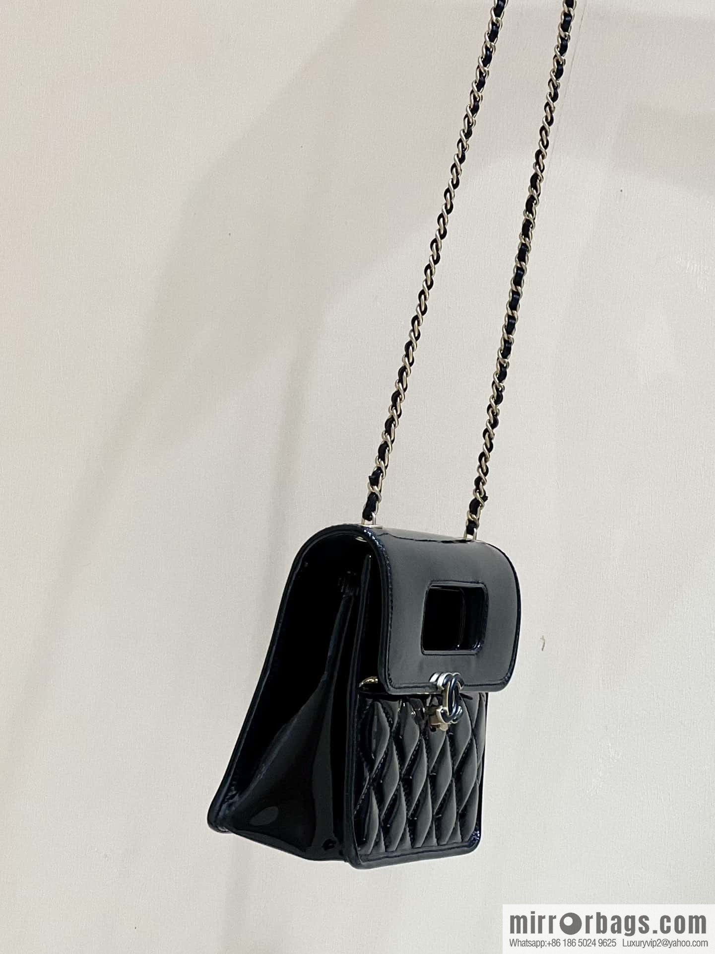 CHANEL 23S spring and summer series patent leather envelope bag AS4025