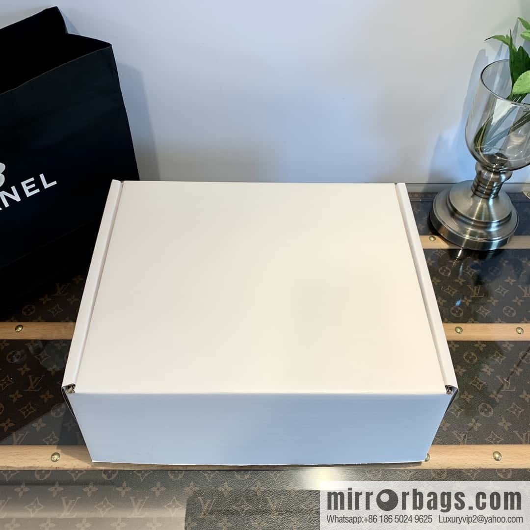 CHANEL Small Fragrant Rhombus Small Gold Button Platform Loafers