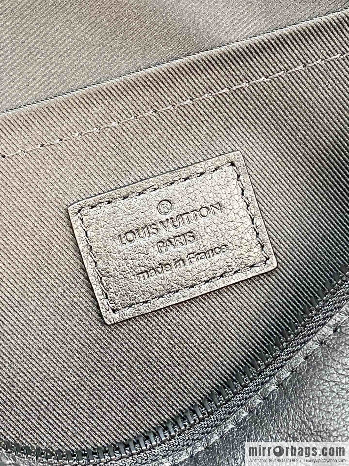 LV M82545 Pochette Voyage Souple