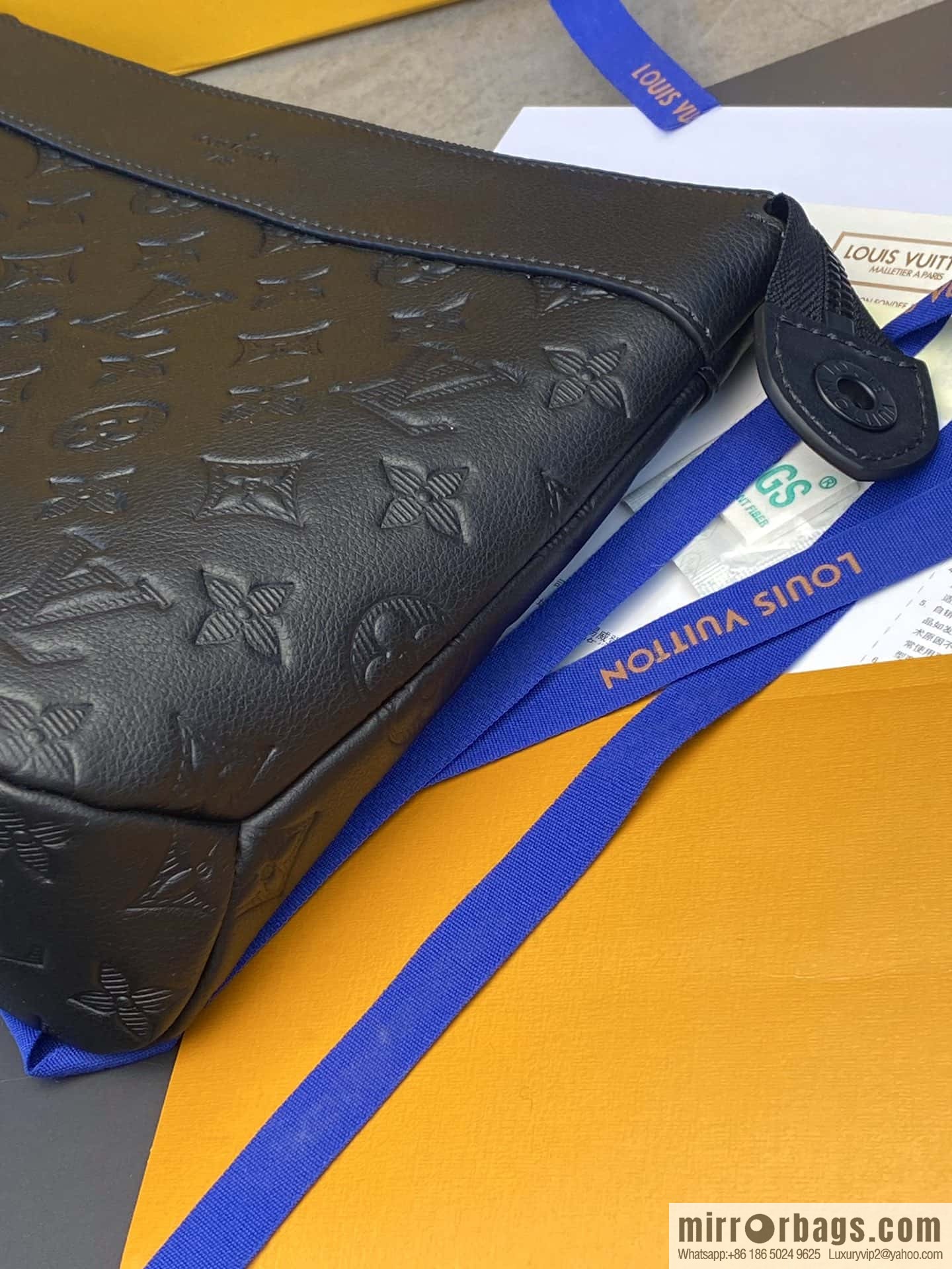 LV M82545 Pochette Voyage Souple