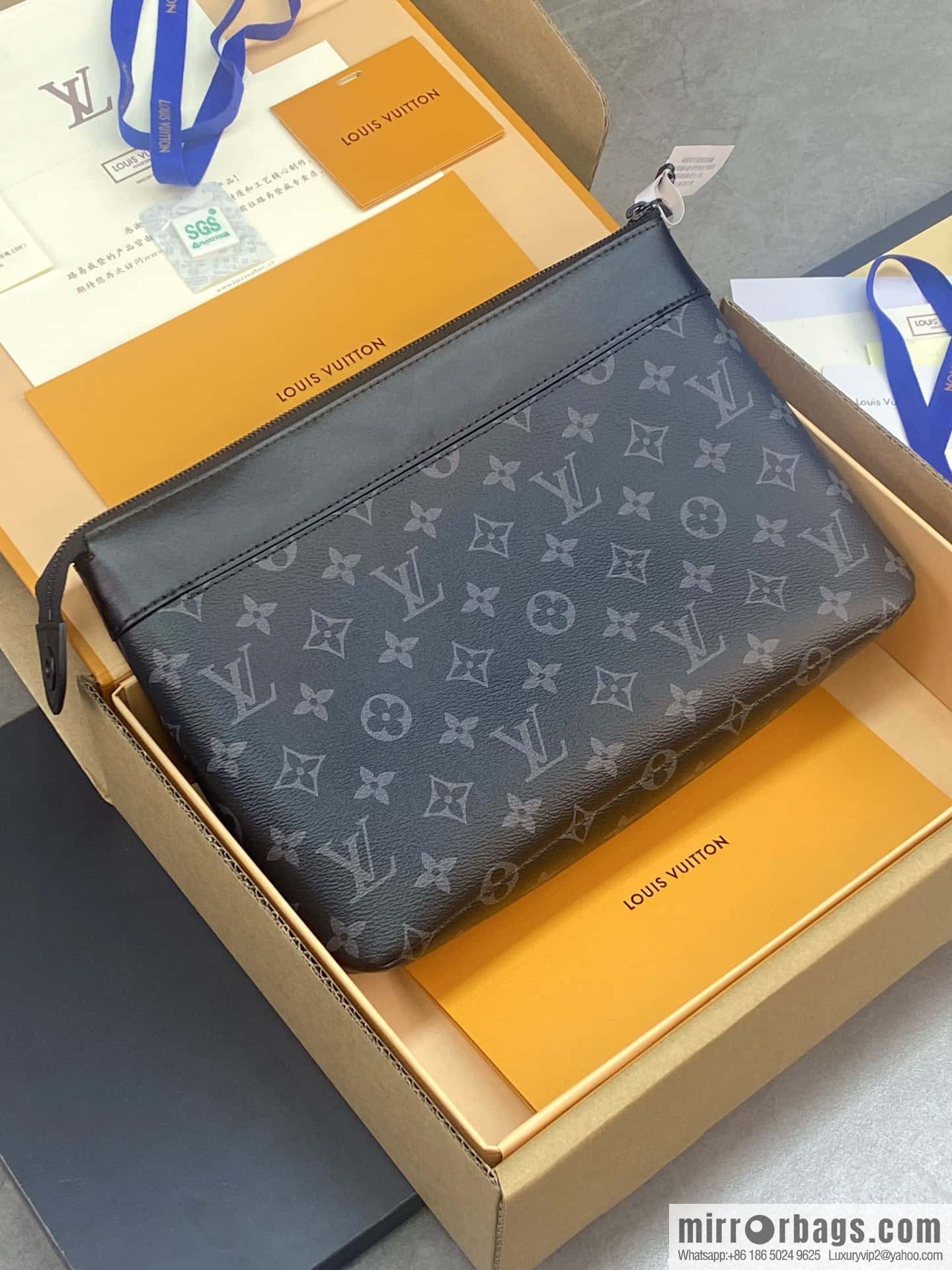 LV M82543 Pochette Voyage Souple