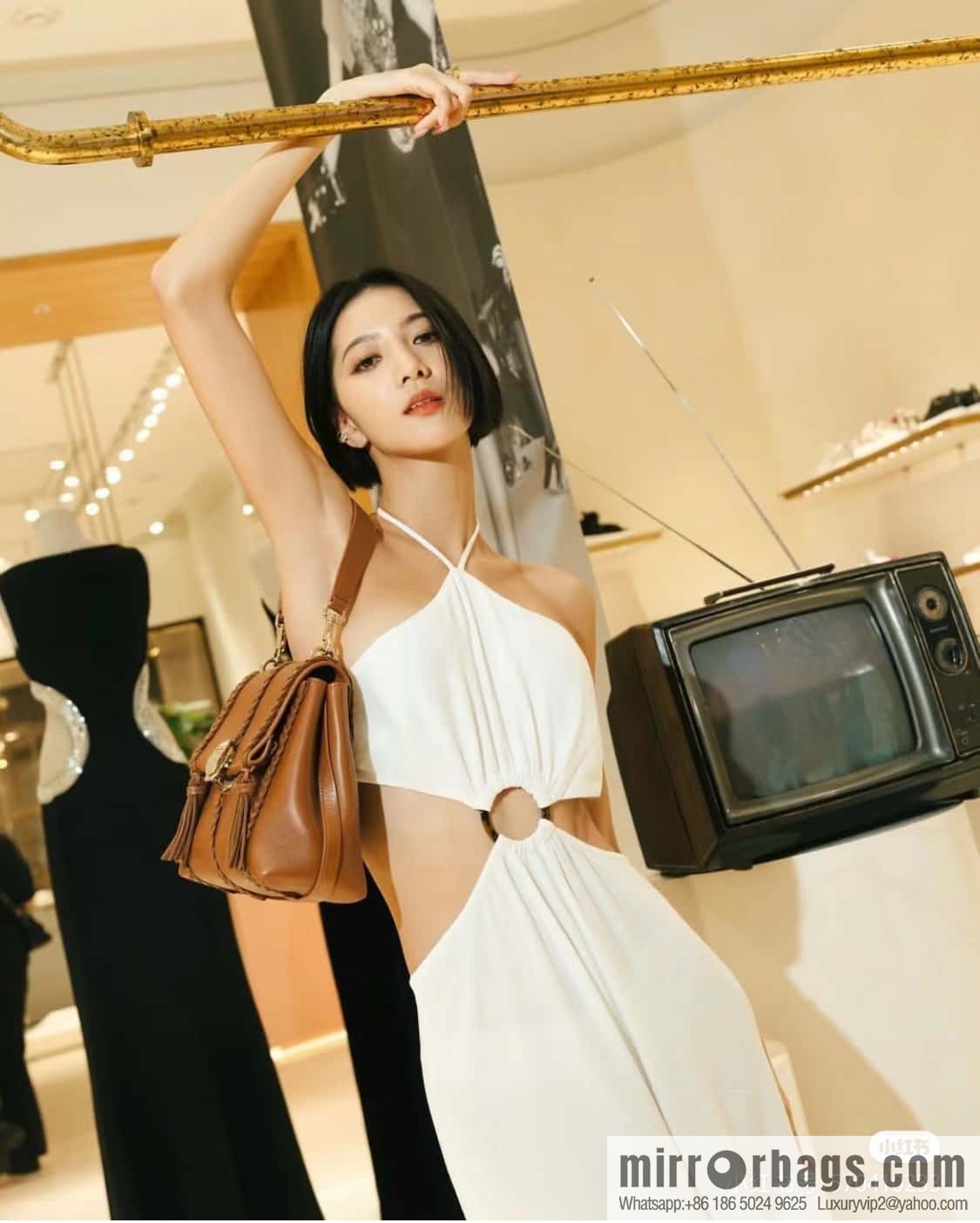 Chloe Penelope Gold Coin Bag, Medium Dropped Leather, Brown 25CM