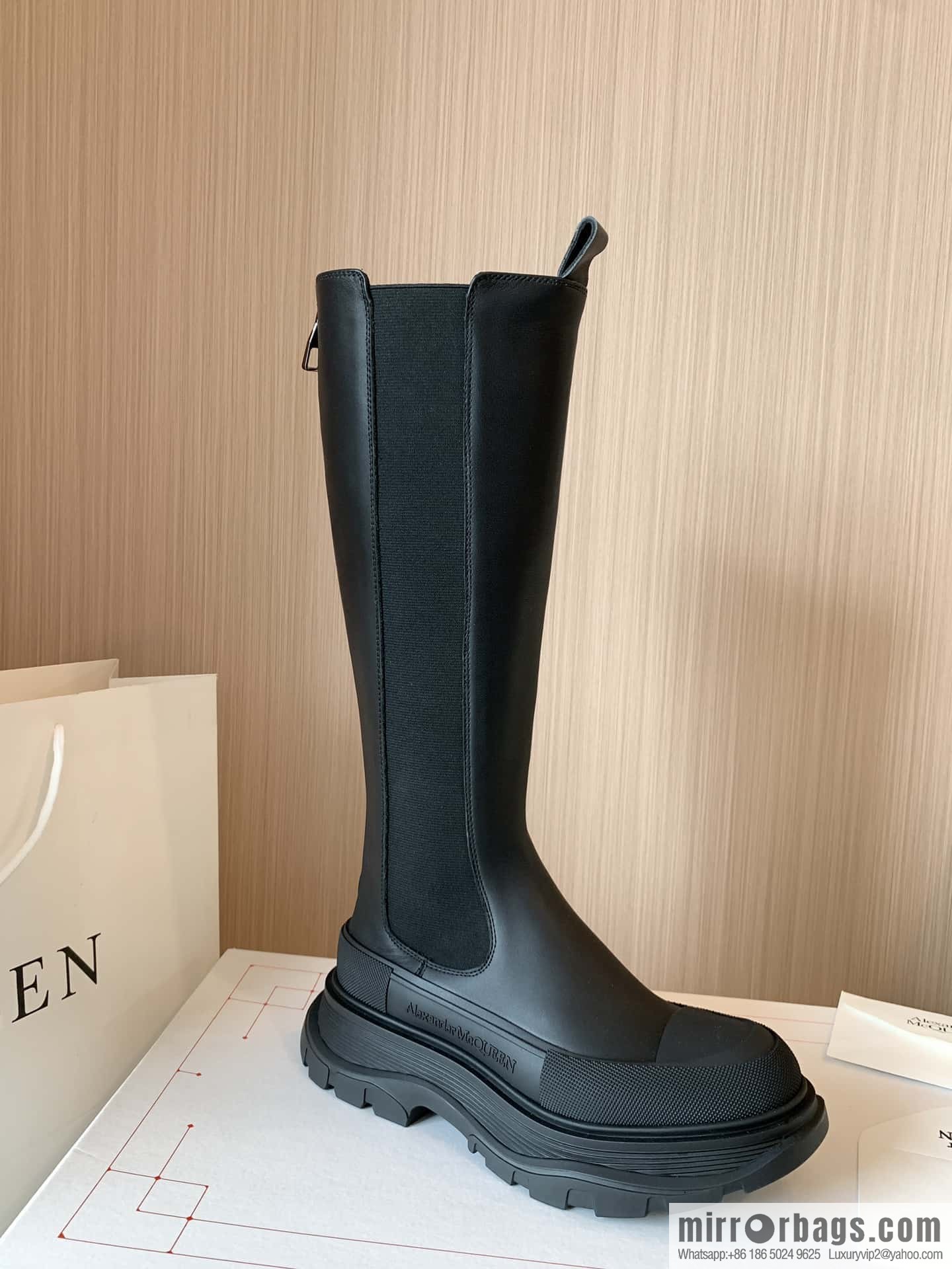 Alexander McQueen Alexander McQueen, thick-soled glossy knight boots