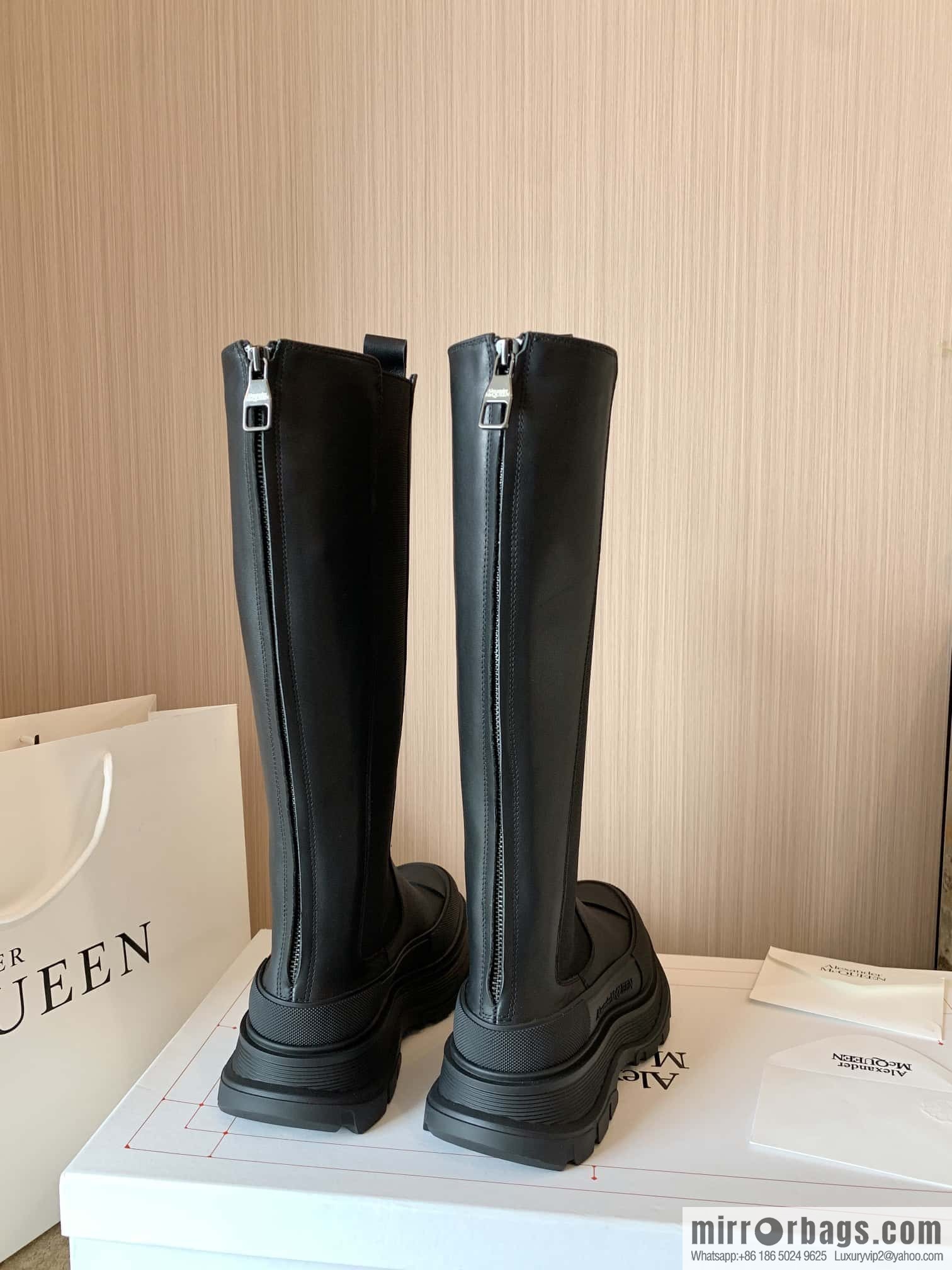 Alexander McQueen Alexander McQueen, thick-soled glossy knight boots