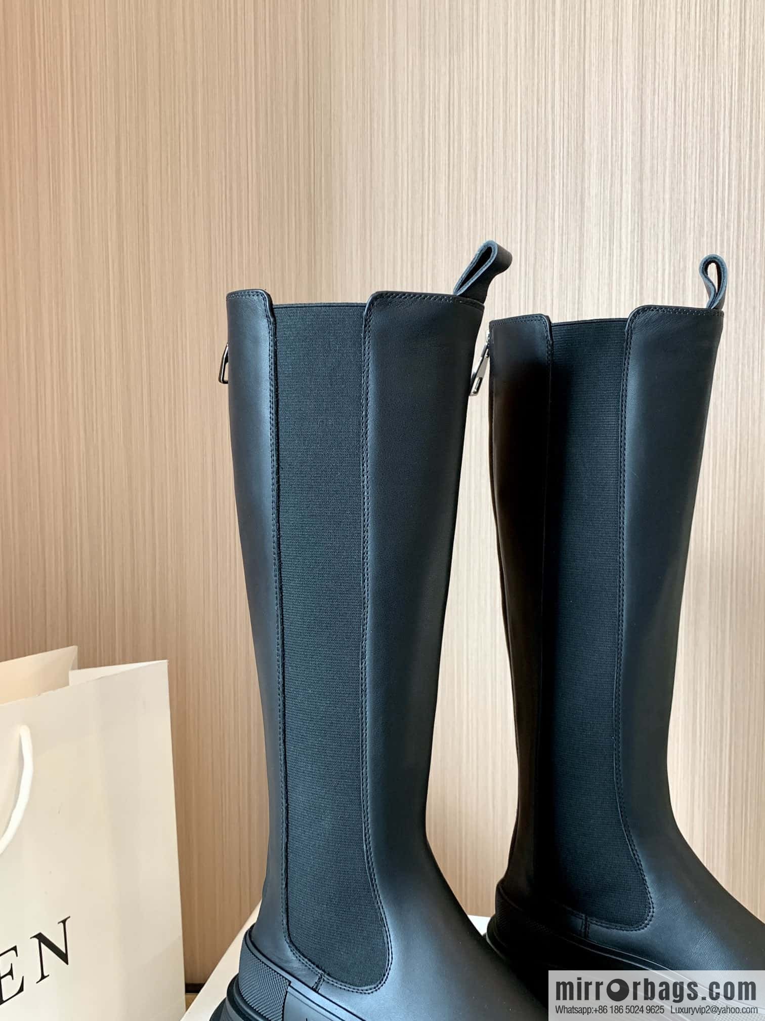 Alexander McQueen Alexander McQueen, thick-soled glossy knight boots