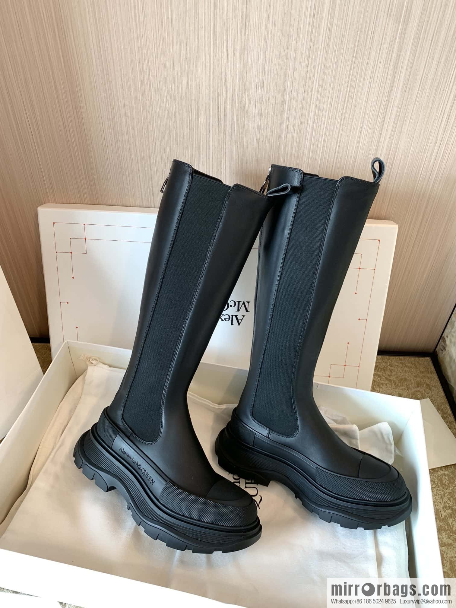 Alexander McQueen Alexander McQueen, thick-soled glossy knight boots