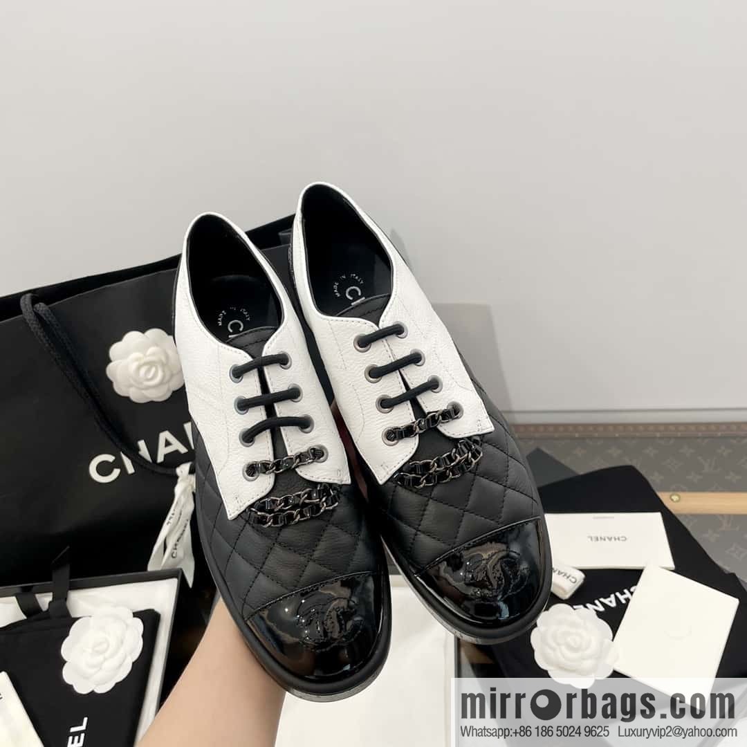CHANEL Xiaoxiang black and white panda 🐼 chain ⛓ platform loafers
