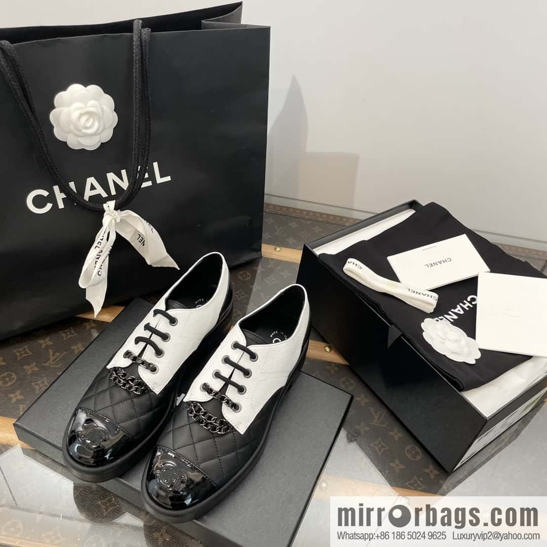 CHANEL Xiaoxiang black and white panda 🐼 chain ⛓ platform loafers