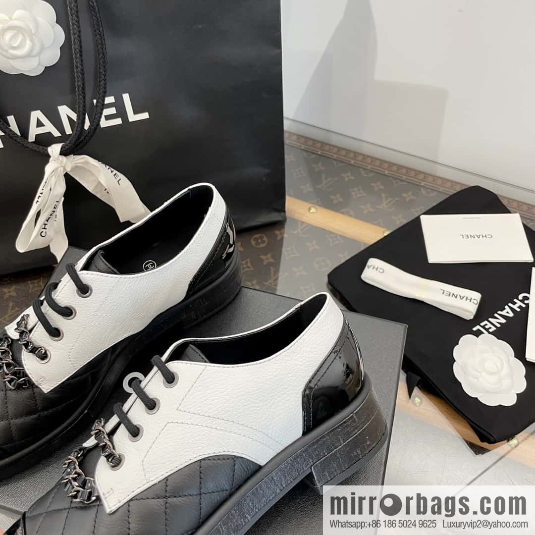 CHANEL Xiaoxiang black and white panda 🐼 chain ⛓ platform loafers