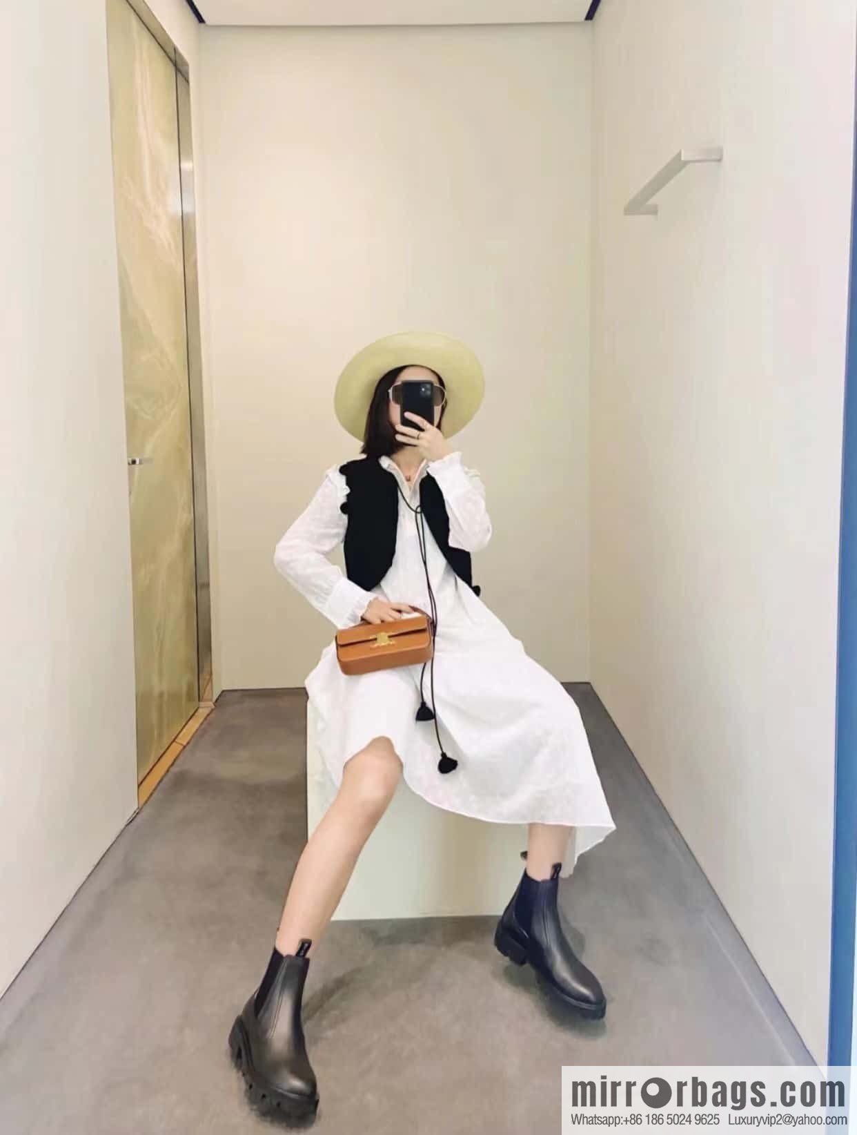 CELINE Celin in one pair of Chelsea booties