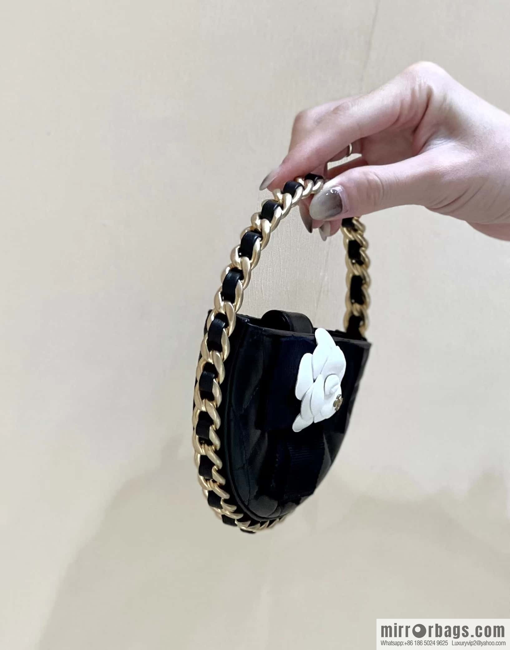 CHANEL 23K Camellia Hula Hoop AP3584