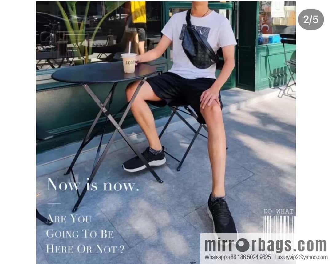 LV M46035 DISCOVERY Small fanny pack