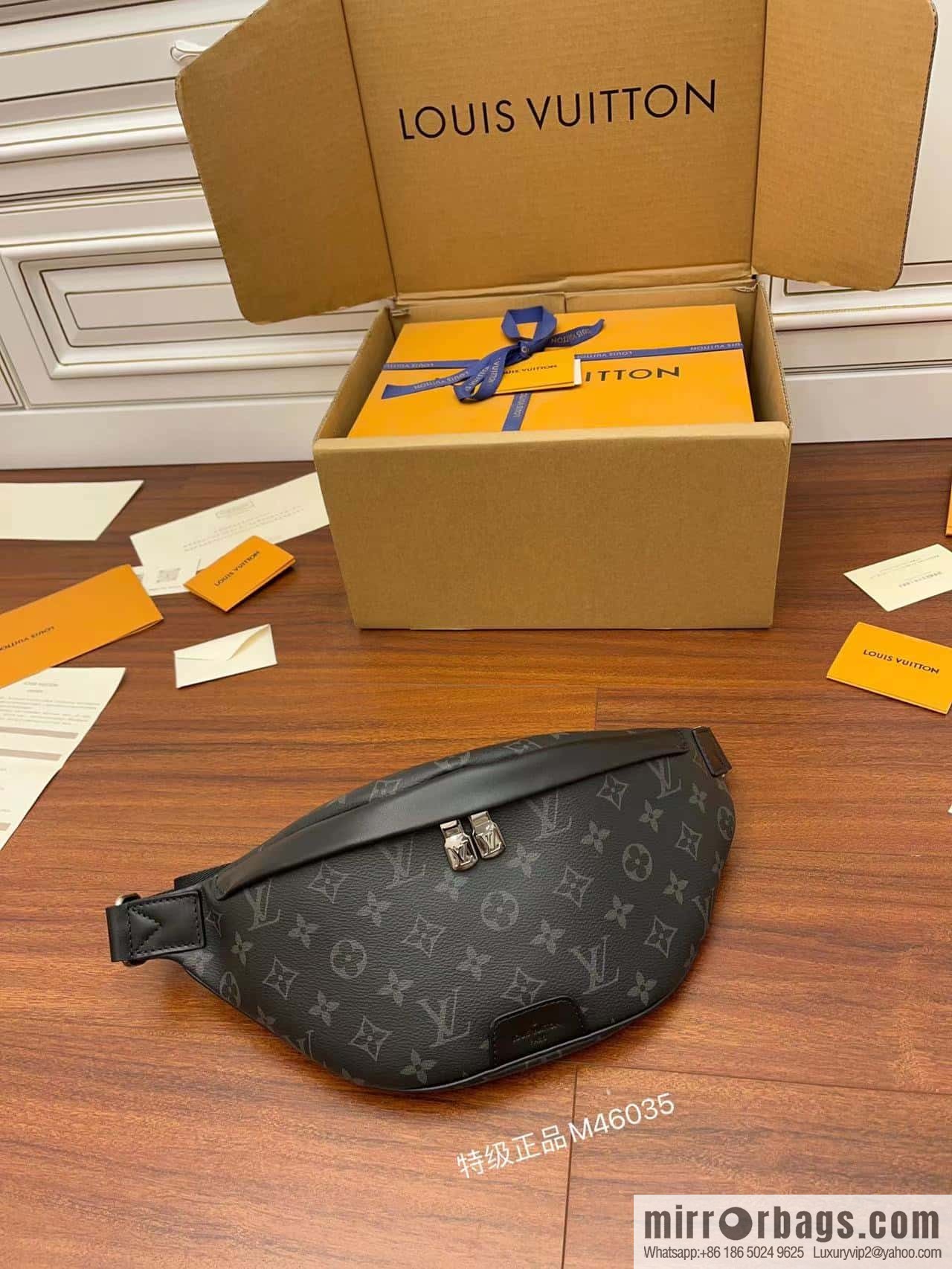 LV M46035 DISCOVERY Small fanny pack