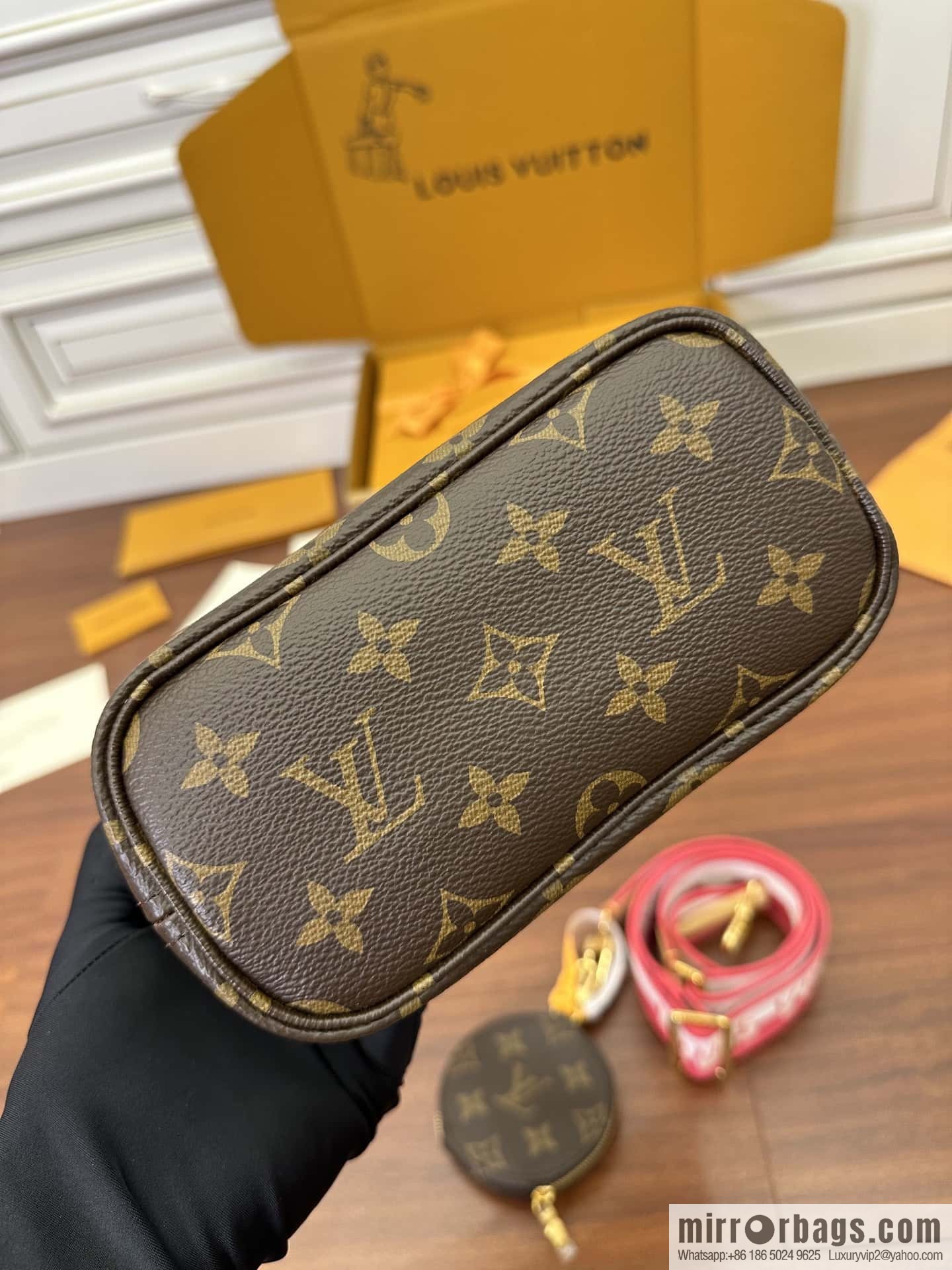 LV M46786 Neverfull BB