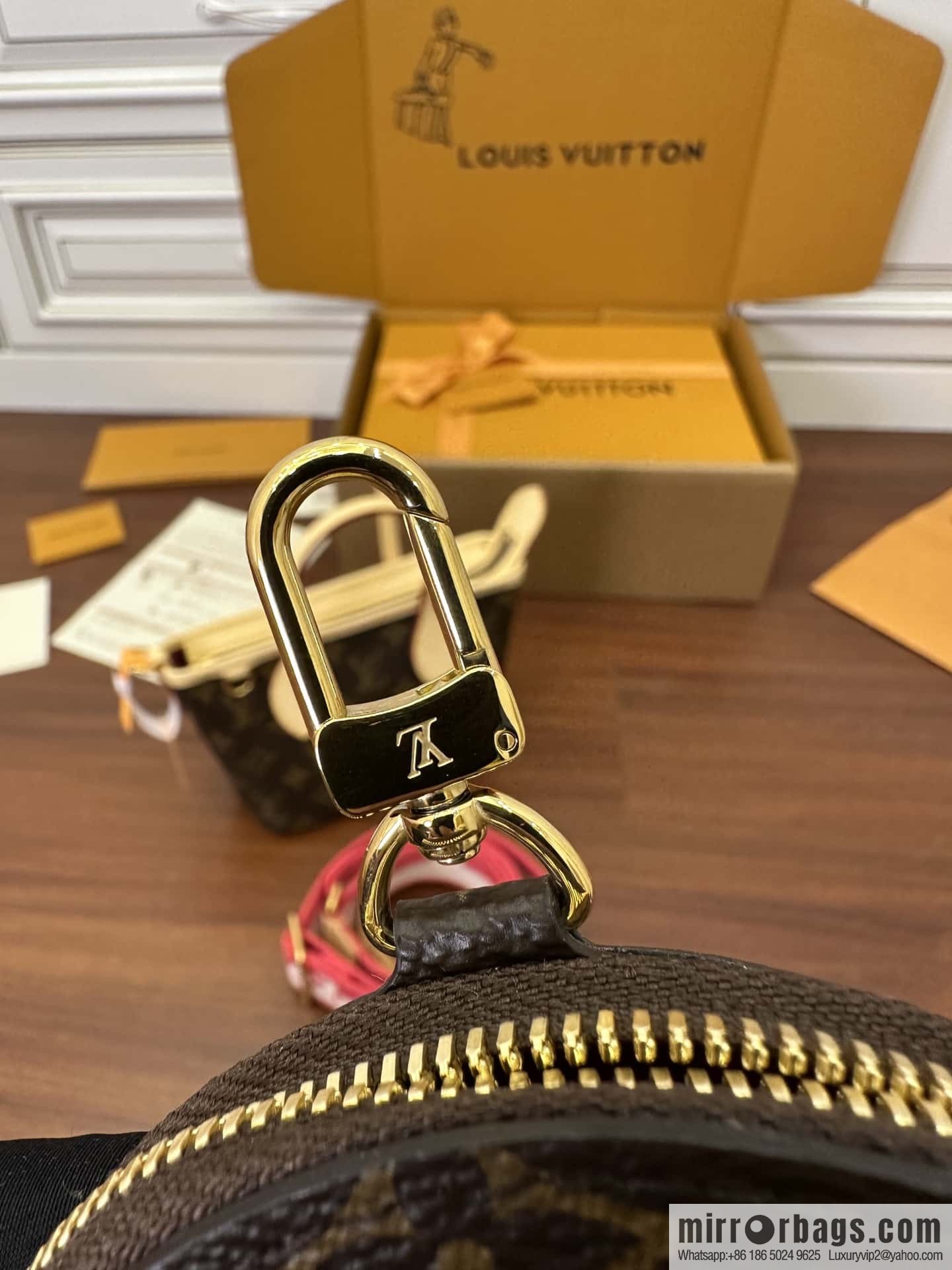 LV M46786 Neverfull BB