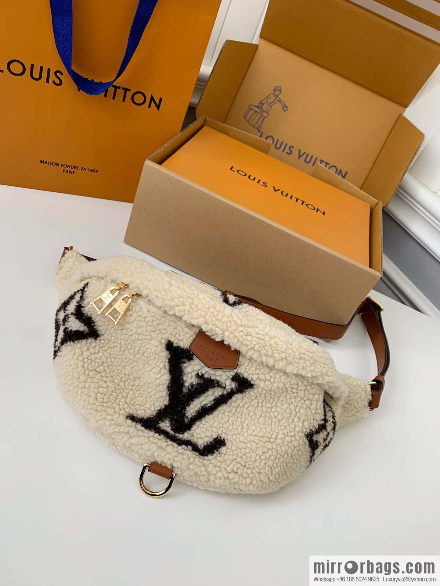 LV M23715 BUMBAG fanny pack