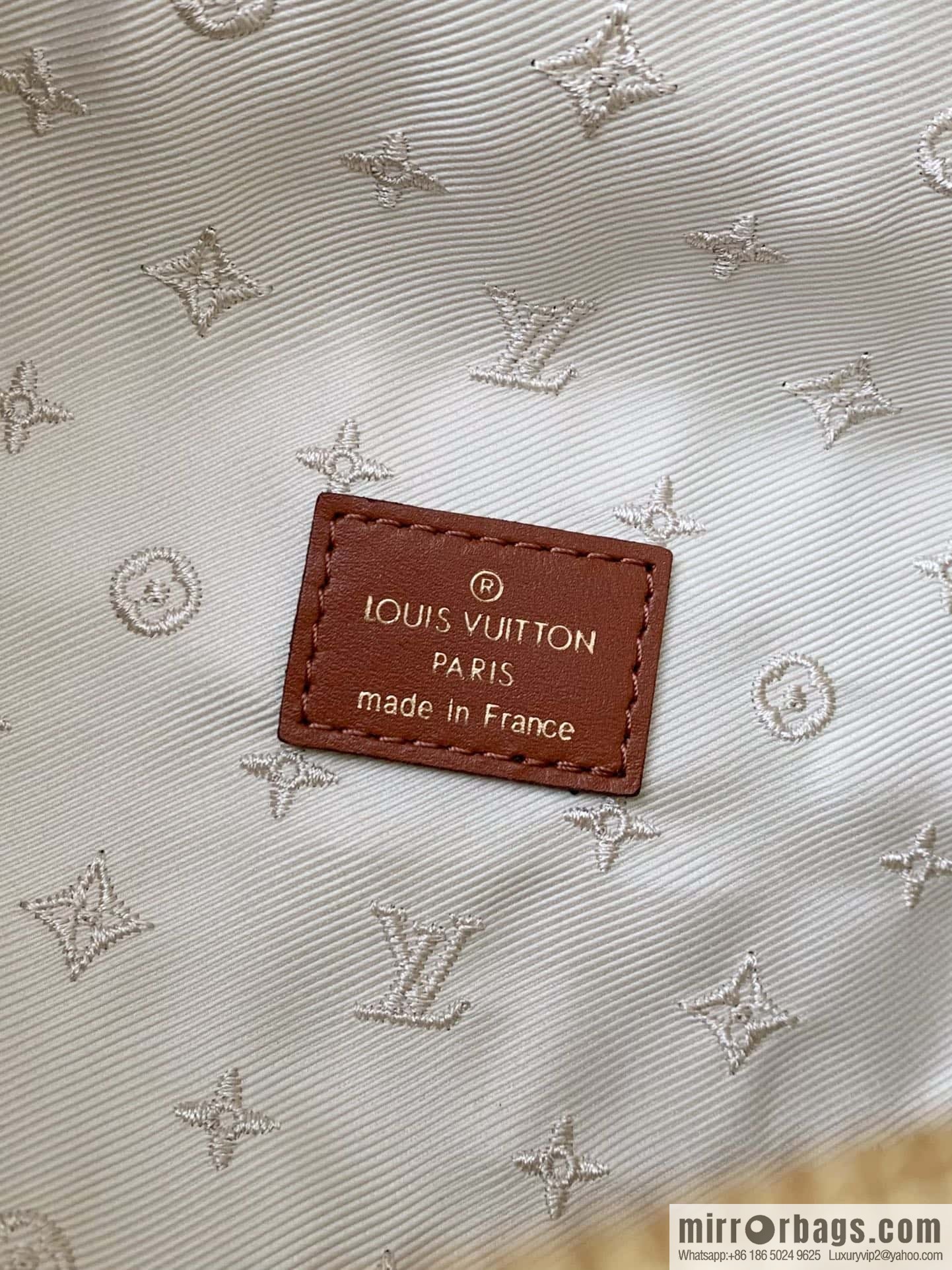 LV M23715 BUMBAG fanny pack