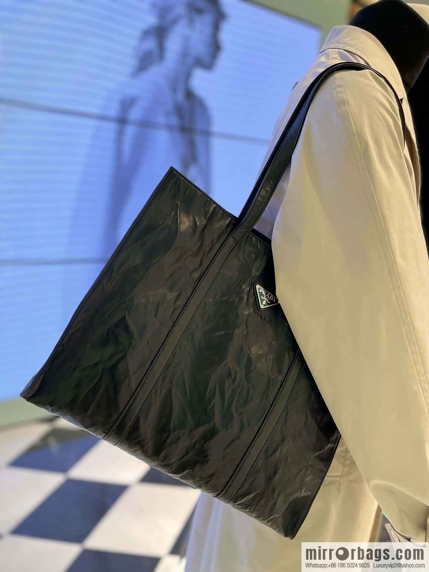 PRADA new tote bag 🎉 1BG460 black
