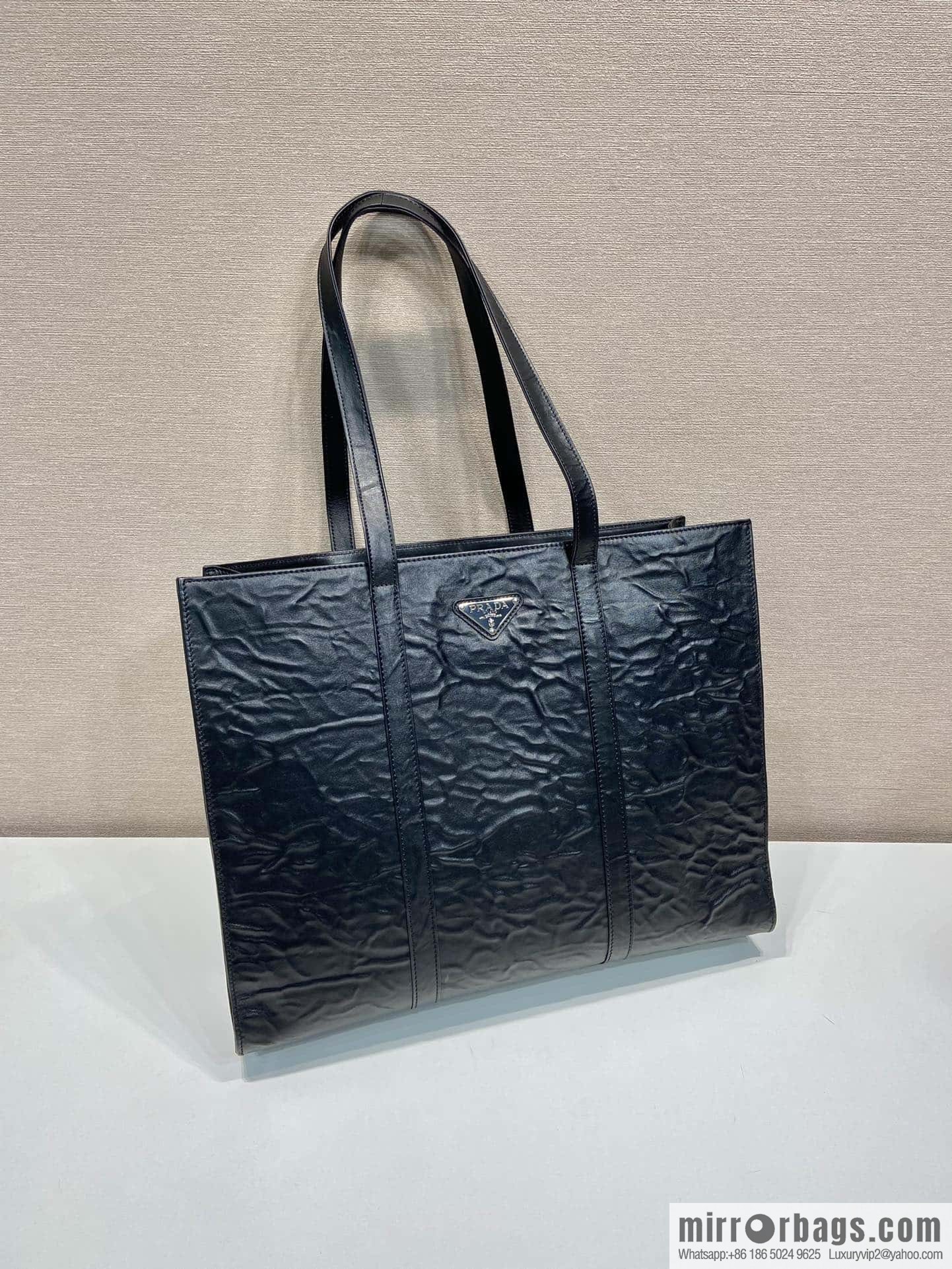 PRADA new tote bag 🎉 1BG460 black