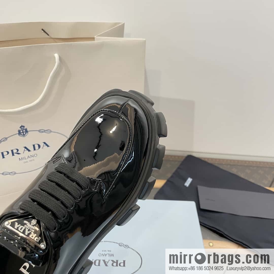 PRADA PRADA Triangle Standard Band Saw Gear, Platform Muffin Shoes