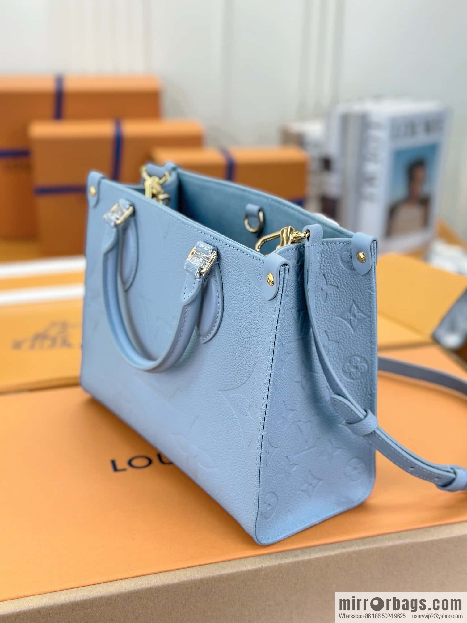 LV M46840 ONTHEGO small handbag