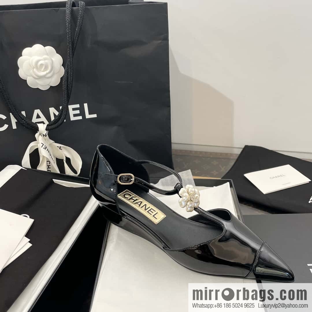 CHANEL Xiaoxiang Early Spring Camellia 🥰 Pointed Wedge Heel Single Shoes