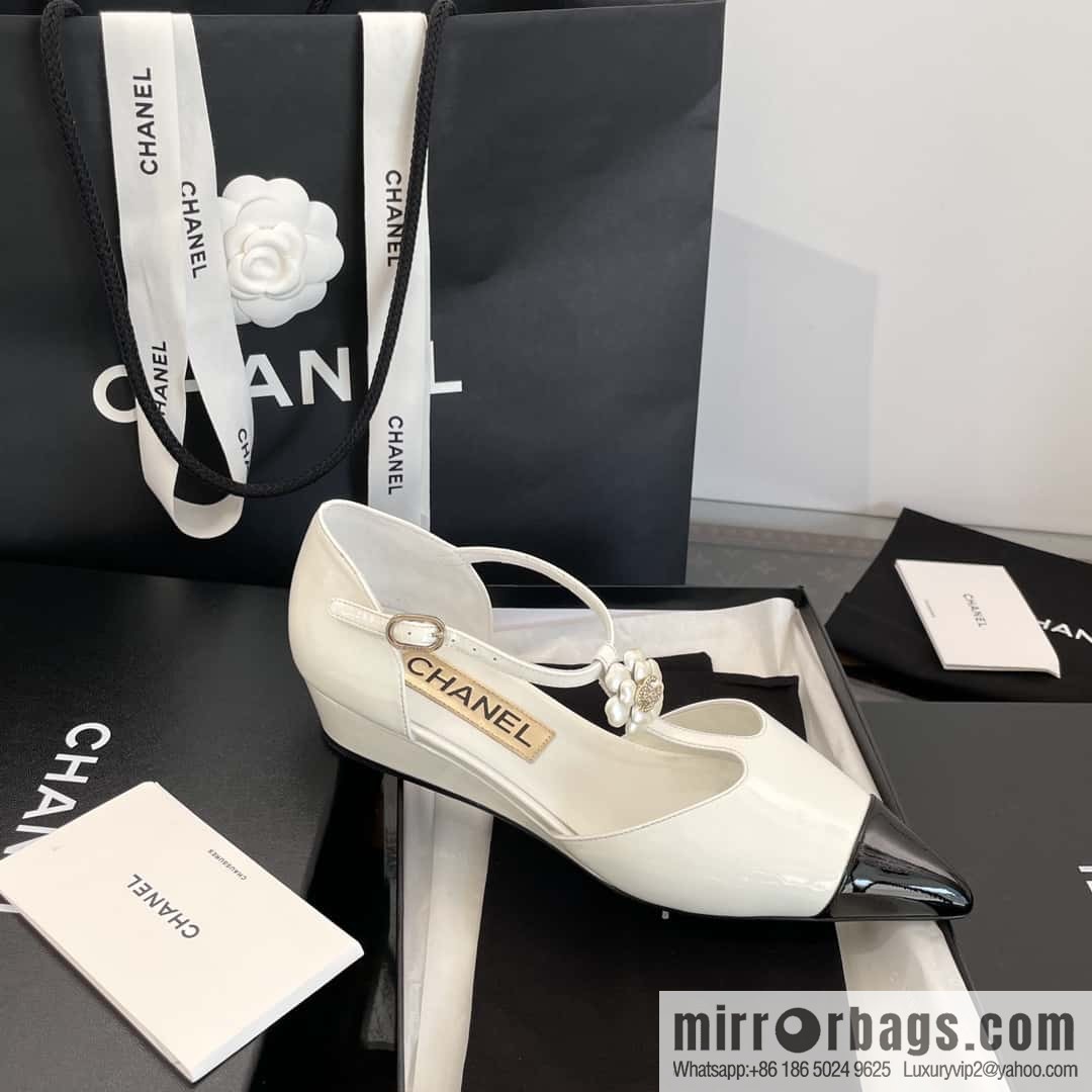 CHANEL Xiaoxiang Early Spring Camellia 🥰 Pointed Wedge Heel Single Shoes