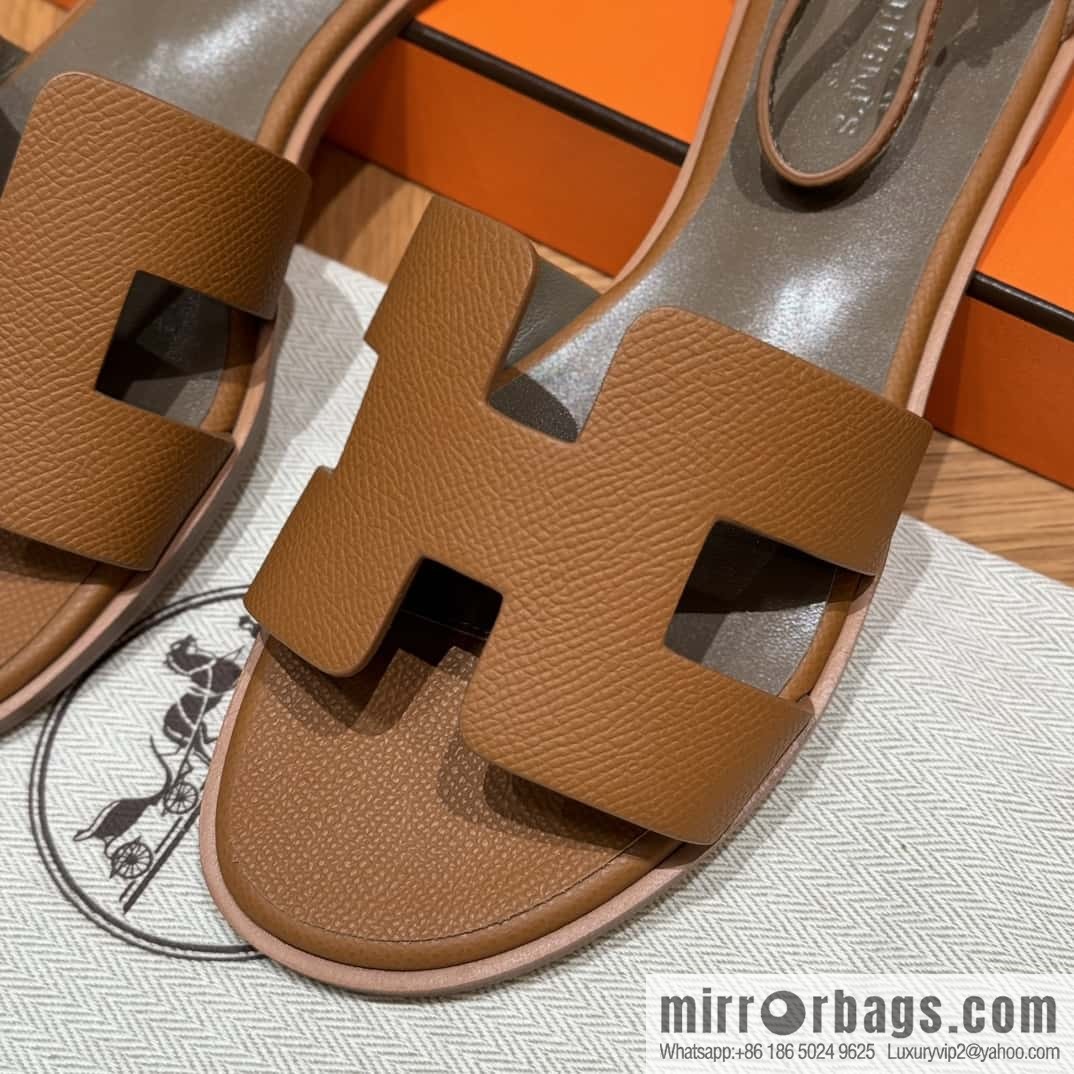 Hermès H's must-wear sandals in spring and summer