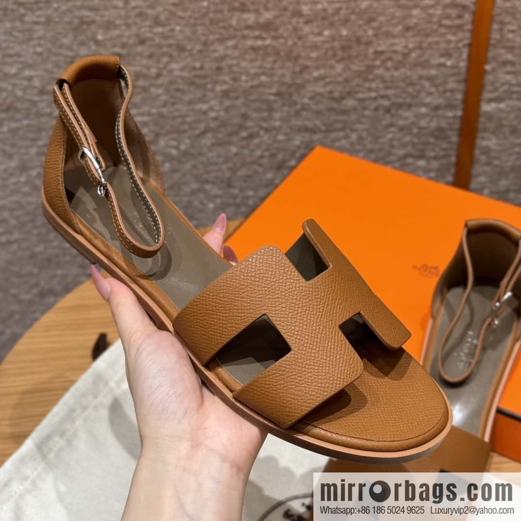 Hermès H's must-wear sandals in spring and summer