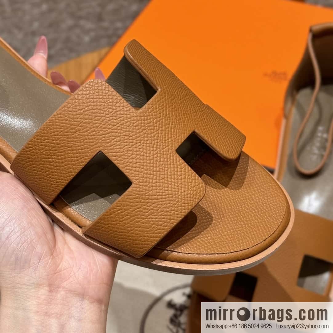Hermès H's must-wear sandals in spring and summer