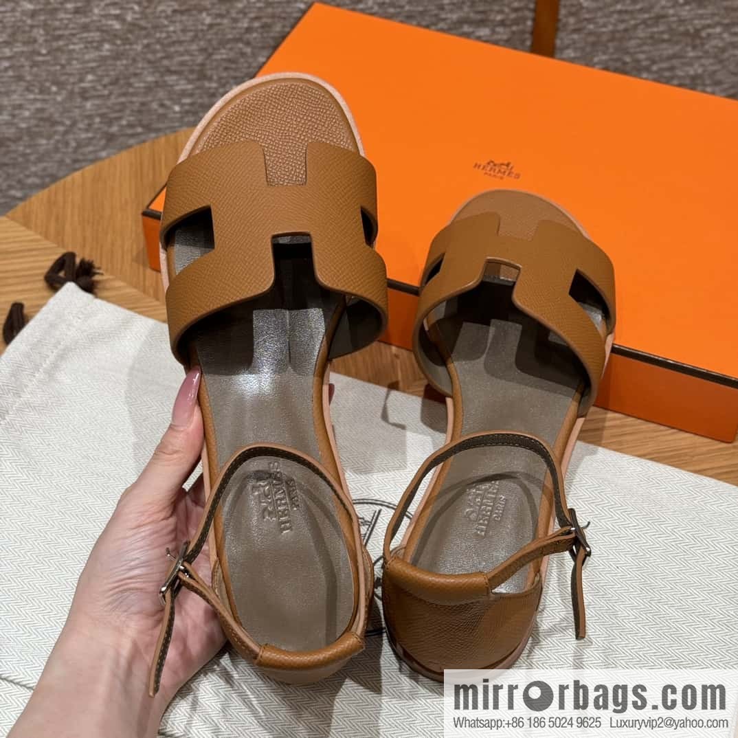 Hermès H's must-wear sandals in spring and summer