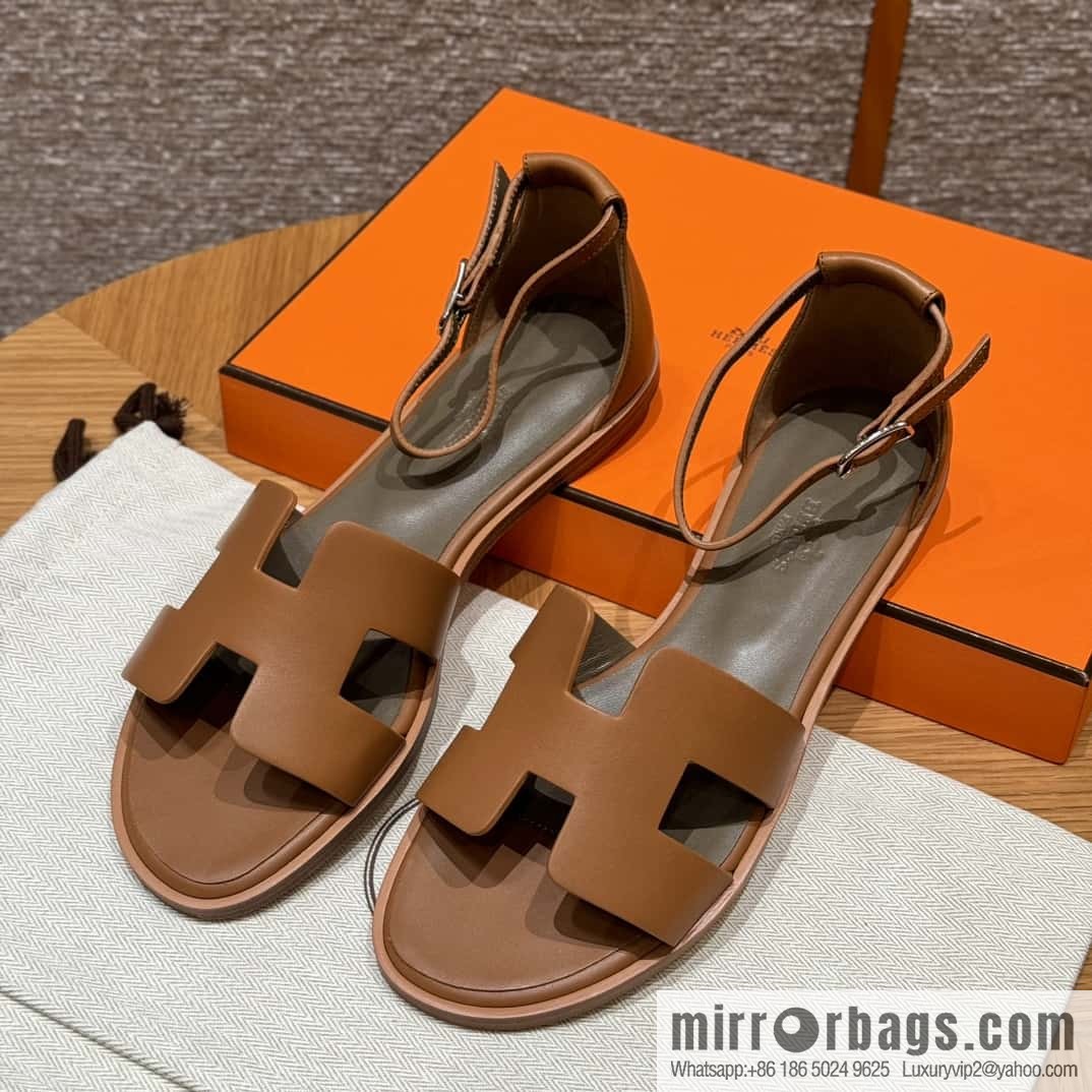 Hermès H's must-wear sandals in spring and summer