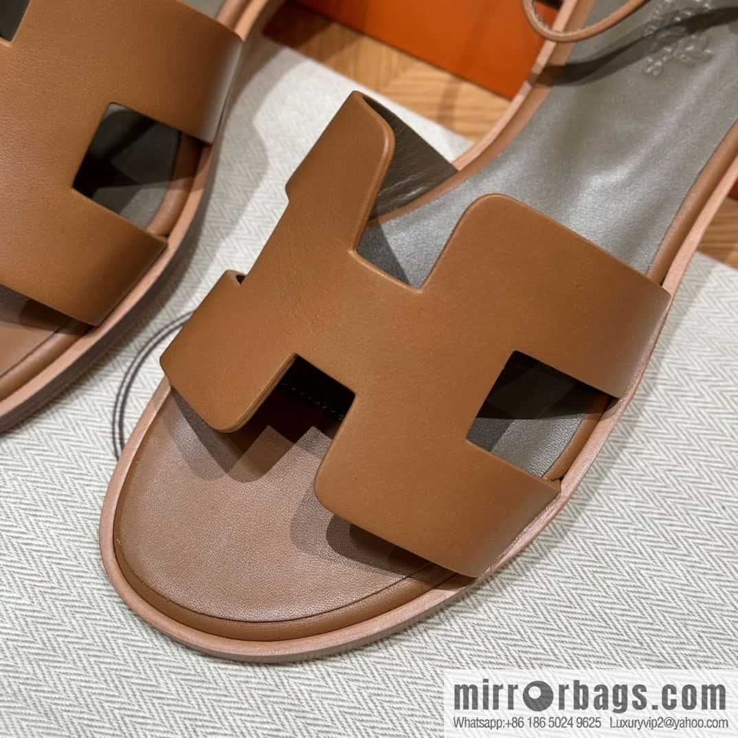 Hermès H's must-wear sandals in spring and summer