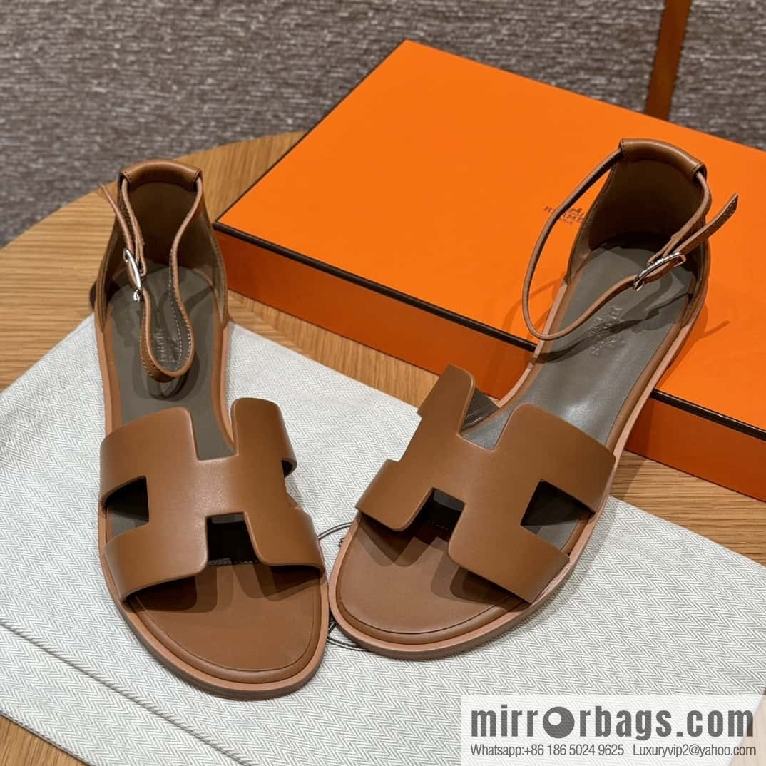 Hermès H's must-wear sandals in spring and summer