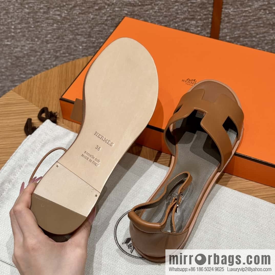 Hermès H's must-wear sandals in spring and summer