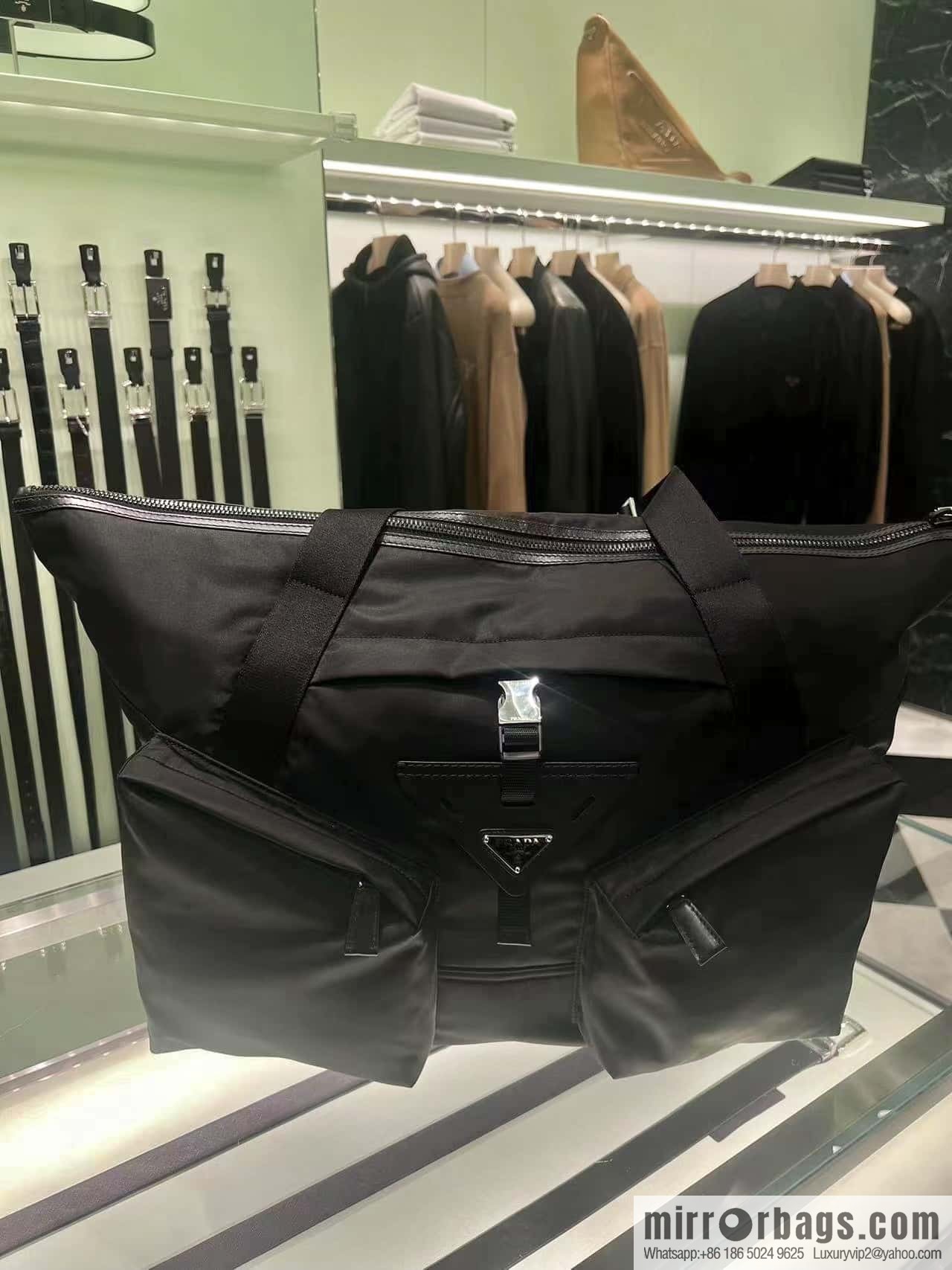 PRADA 🎉 travel bag 🎉 2VC040