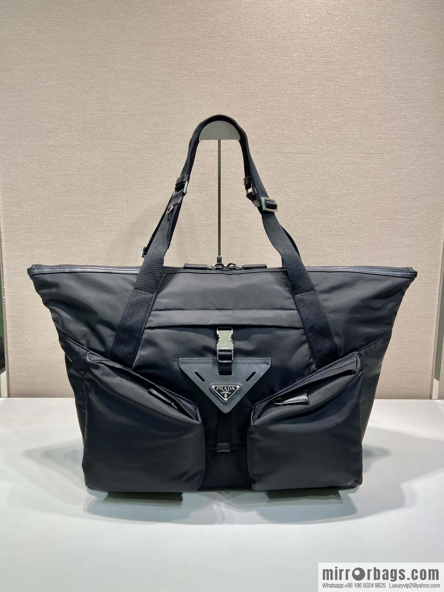 PRADA 🎉 travel bag 🎉 2VC040